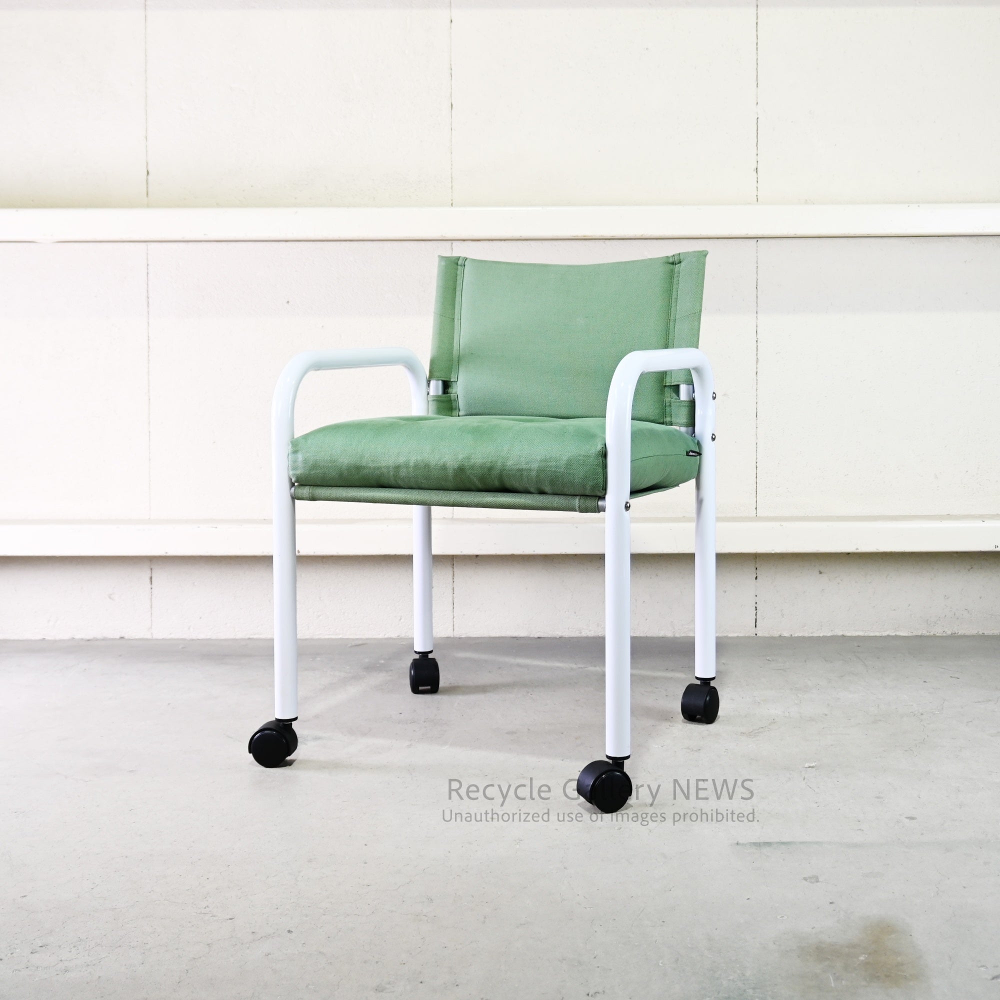 Innovator  Captain Chair Green Color Wood  Metal Sweden Scandinavian Modern Mid-Century / イノベーター キャプテン チェア 緑色 木 金属 スウェーデン 北欧モダン ミッドセンチュリー