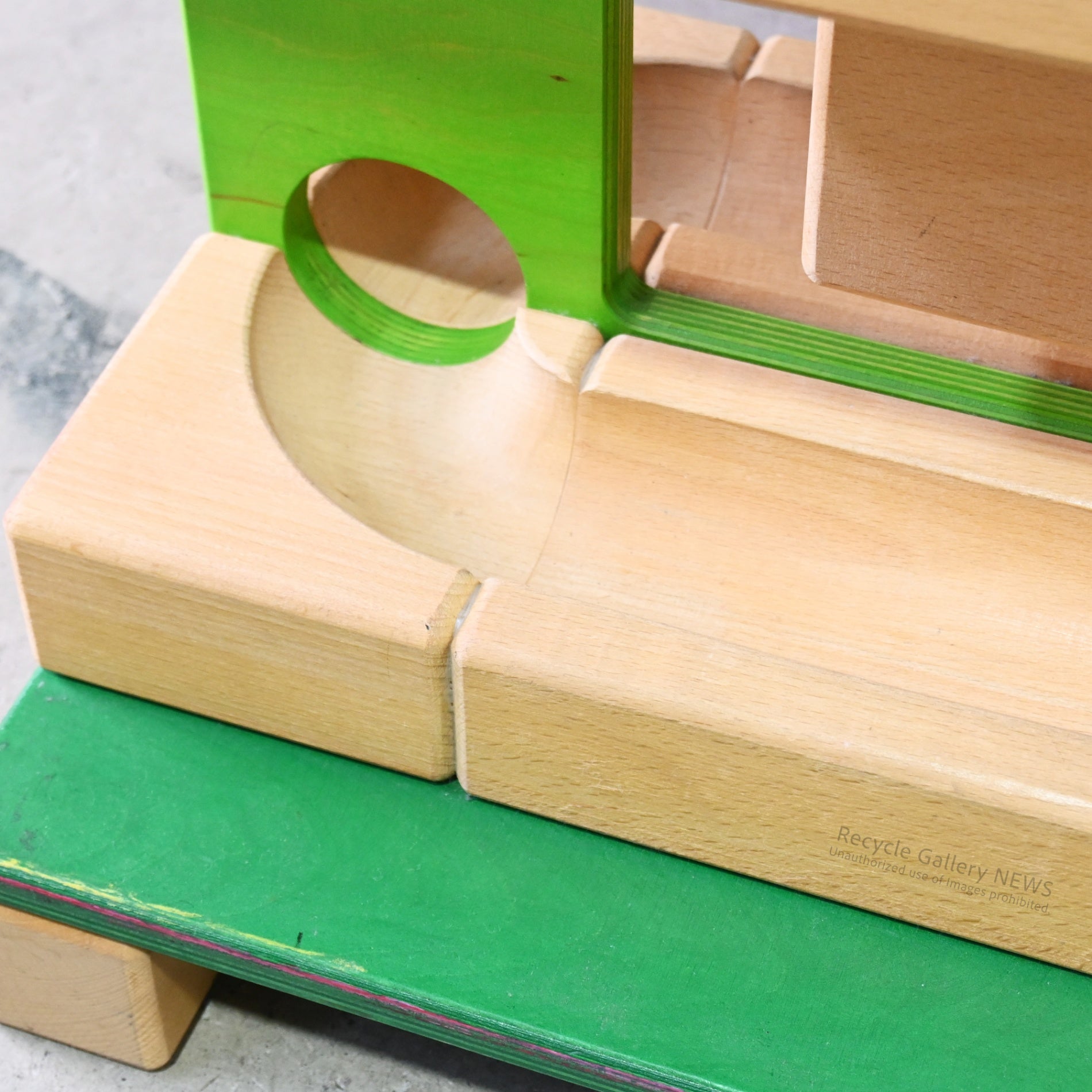 Bornelund Japanese Wooden Marble Run Educational Toy for All Ages / マーブルラン 木製 日本 知育玩具 オモチャ 全年齢