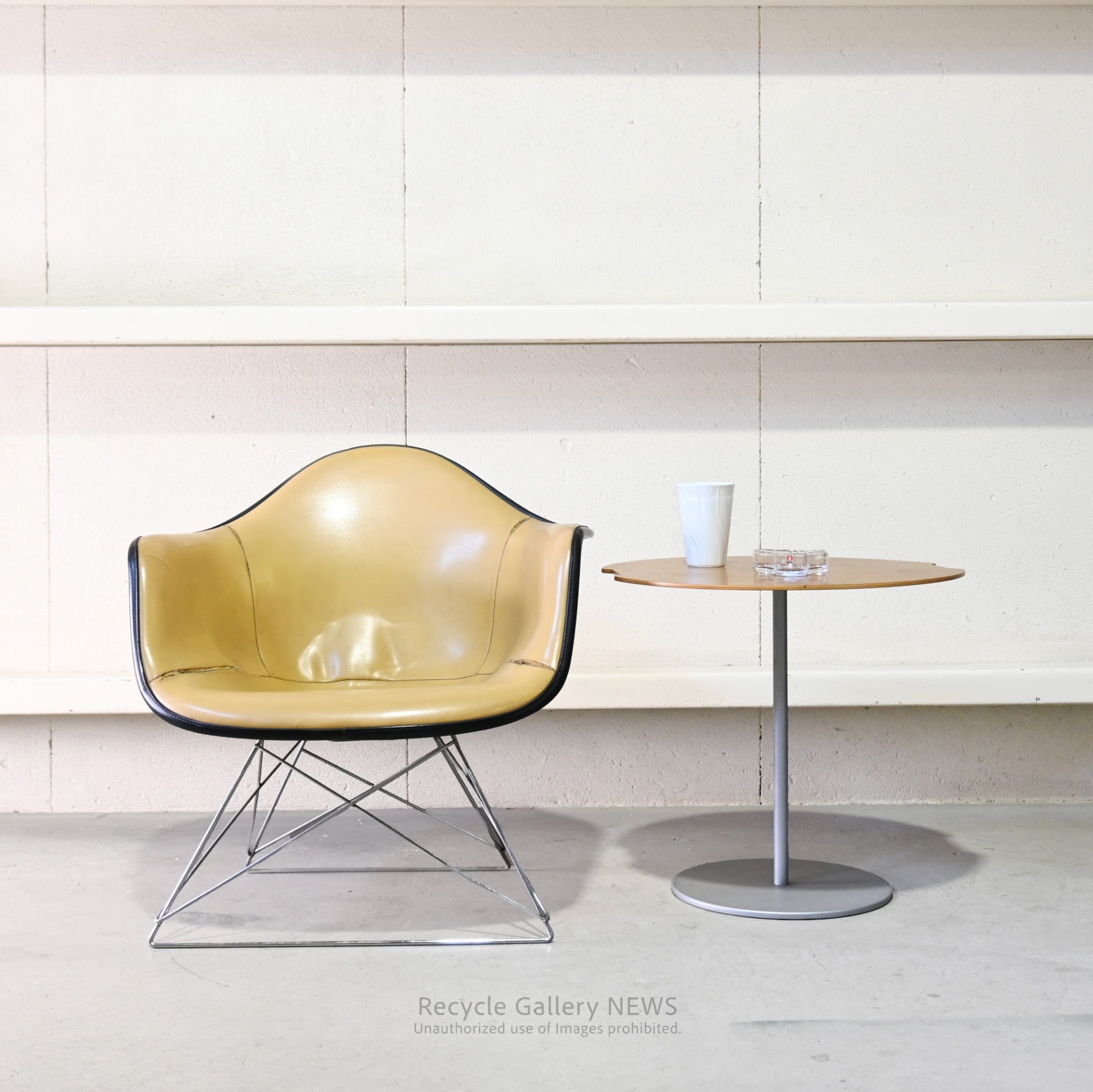 Vintage Herman Miller Eames 1st Generation Arm Shell Chair American Mid Century With Damage / ハーマンミラー イームズ アームシェルチェア 1ｓｔ ﾀﾞﾒｰｼﾞ イームズ夫妻 ミットセンチュリー アメリカ