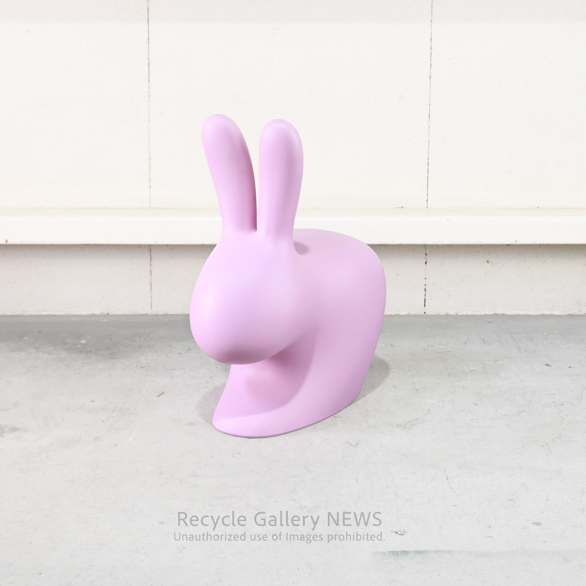 Qeeboo  Rabbit Chair Baby Pink Italian  Polyethylene Playful Storybook Design Indoor & Outdoor Use / クイーブー ラビットチェア  イタリア 物語 遊び心 ピンク ポリエチレン 内外兼用