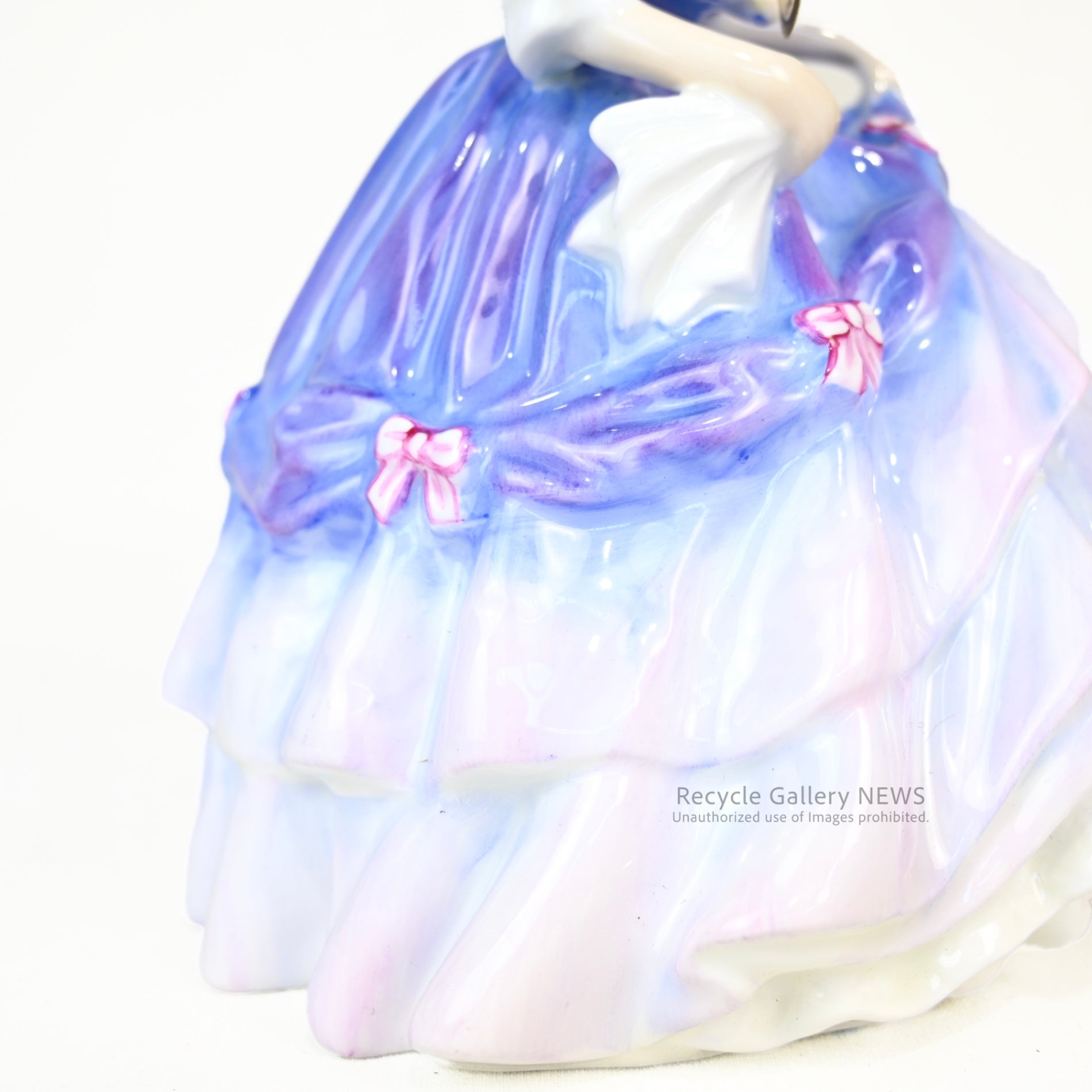 Royal Doulton Figurine Alice England ceramic / ロイヤルドルトン フィギュリン アリス イギリス 陶磁器