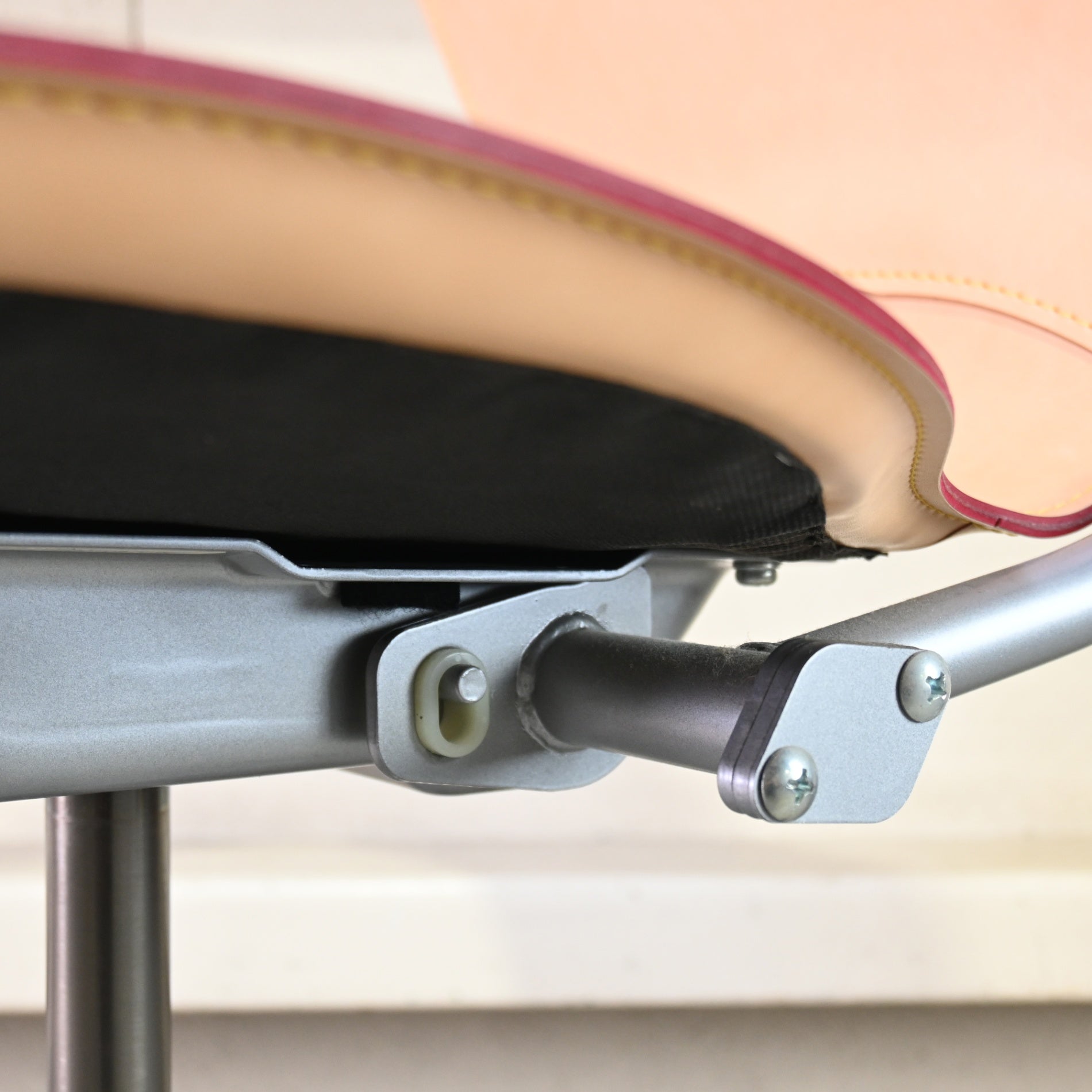 Karimoku XT4300AJ Office chair Desk chair Genuine tanned leather Japan / カリモク家具 本革 ヌメ革 デスクチェア 事務椅子