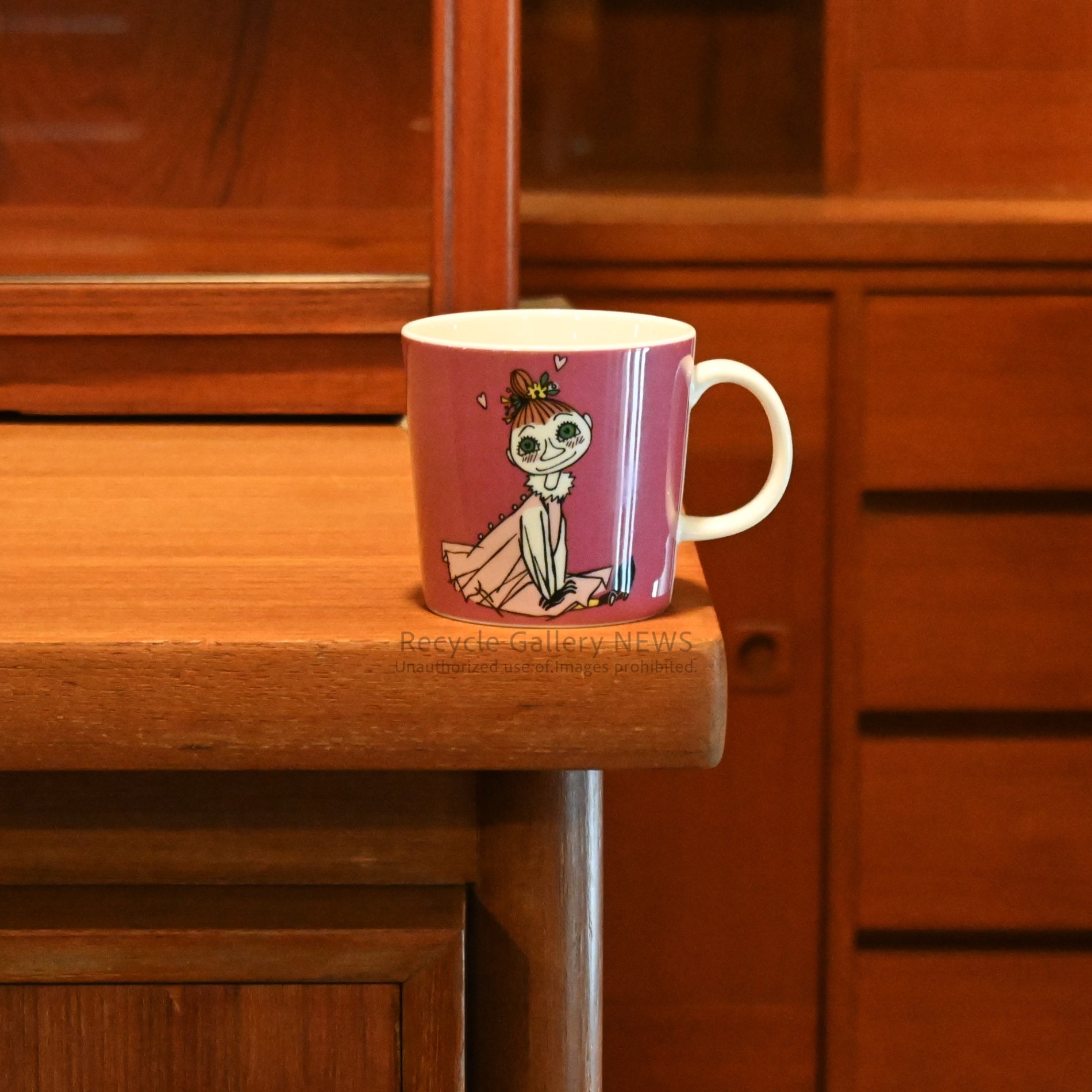 ARABIA Moomin Classic Mug "Mymble" by Tove Jansson Finland Scandinavian Design / アラビア ムーミンクラシックマグ ミムラ フィンランド 北欧 トーベ・ヤンソン