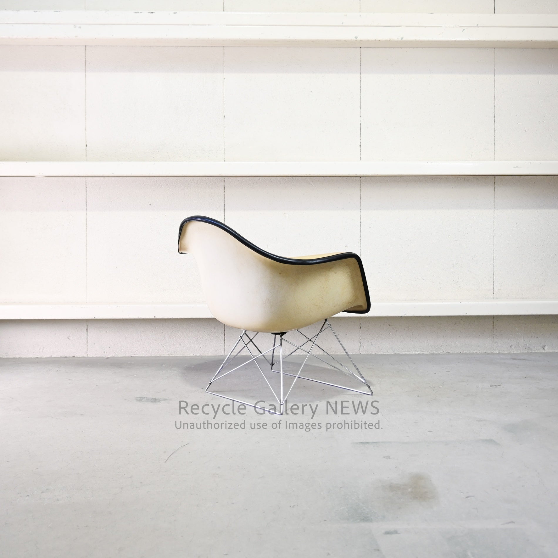 Vintage Herman Miller Eames 1st Generation Arm Shell Chair American Mid Century With Damage / ハーマンミラー イームズ アームシェルチェア 1ｓｔ ﾀﾞﾒｰｼﾞ イームズ夫妻 ミットセンチュリー アメリカ