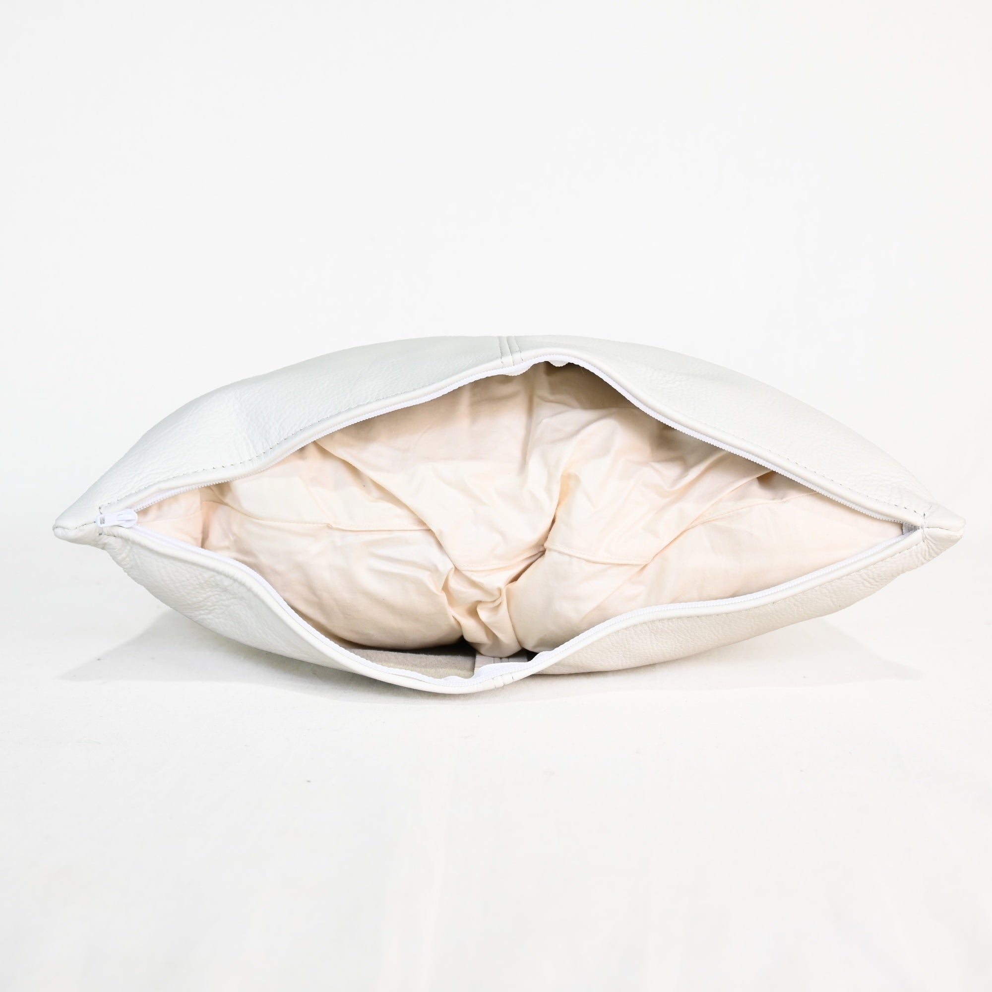 Cassina.ixc White leather cushion Cowhide Genuine Leather Italy Japan / カッシーナ・イクスシー ホワイトレザー クッション イタリアンブランド 日本