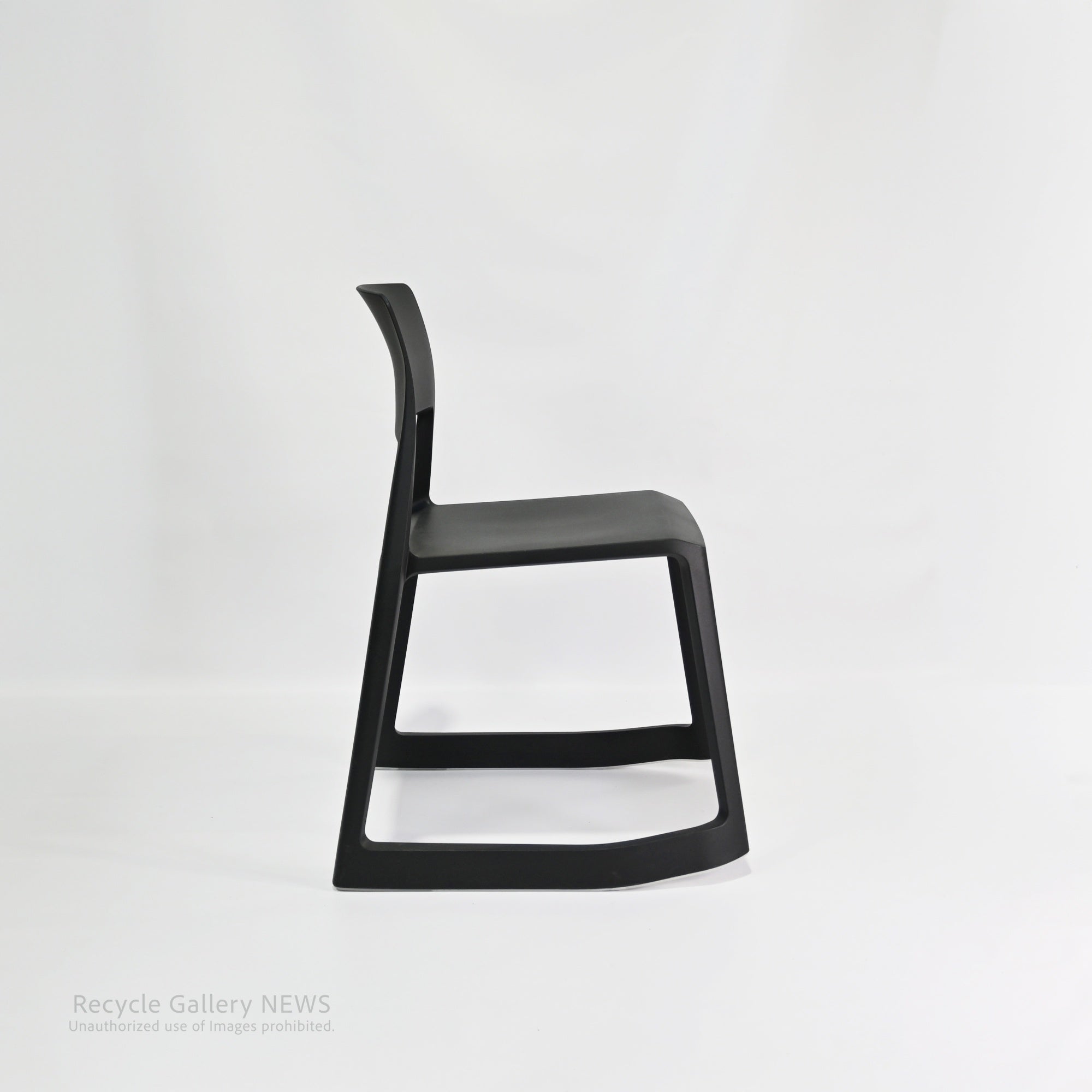 vitra tiptonchair Swiss Product Design by Architects Edward Barber & Jay Osgerby / ヴィトラ ティップ トン チェアー  スイス プロダクトデザイン 建築家 　エドワード・バーバー ジェイ・オズガビー