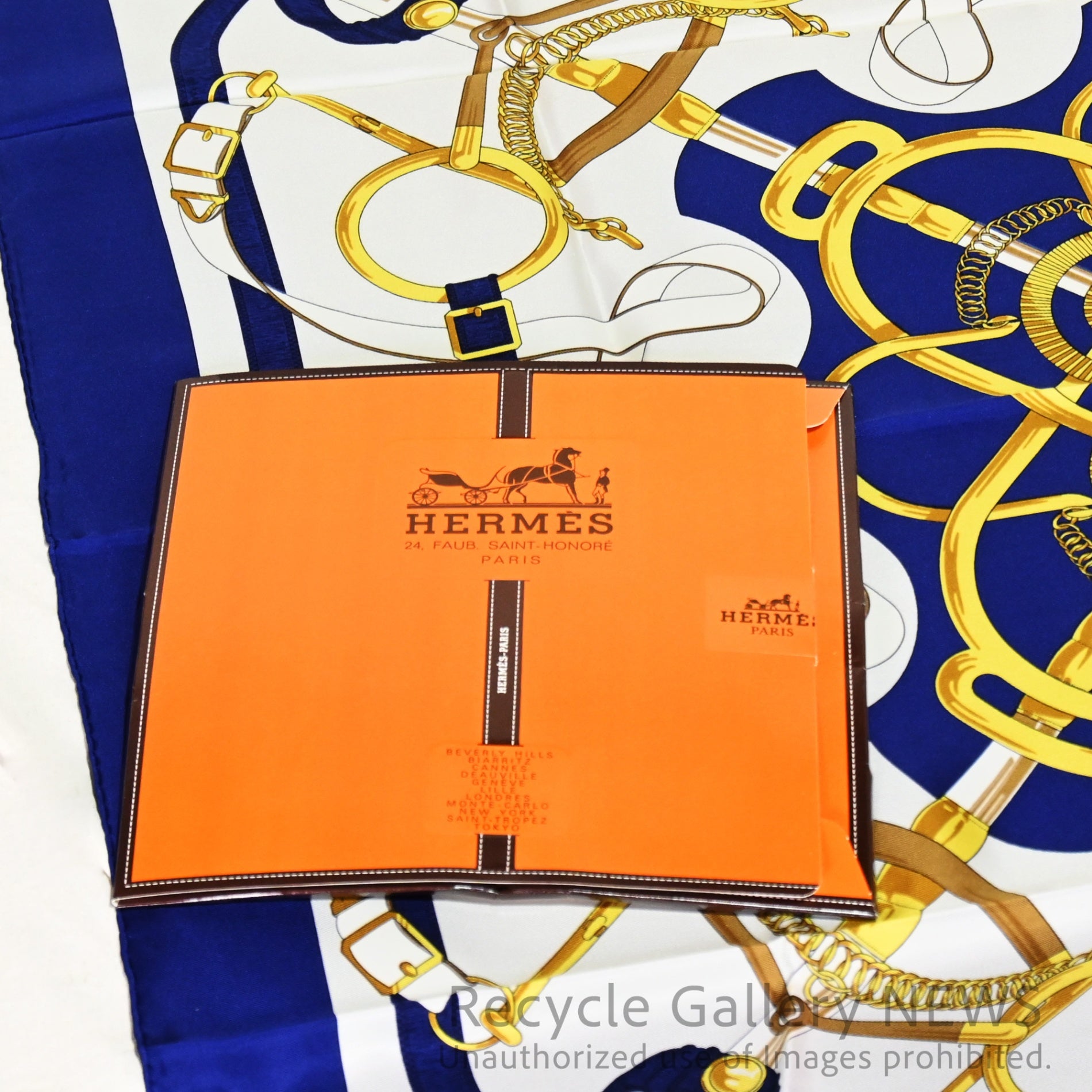 HERMES carré 90 Eperon d'Or Blue Gold France / エルメス カレ90 黄金の拍車 ネイビー ゴールド スカーフ 未使用・新古品 フランス