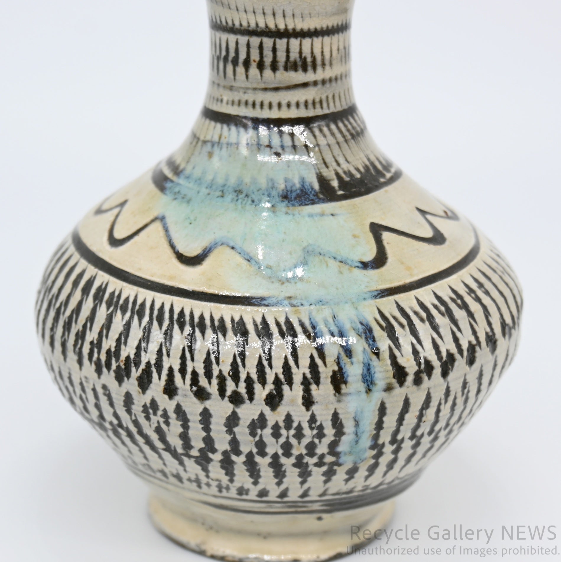 Onta Ware Tobikanna Bud Vase Ivory Brown Modern Japanese Folk Craft / 大分 小鹿田焼 飛び鉋 一輪挿 花瓶 アイボリー ブラウン 伝統工芸 和モダン