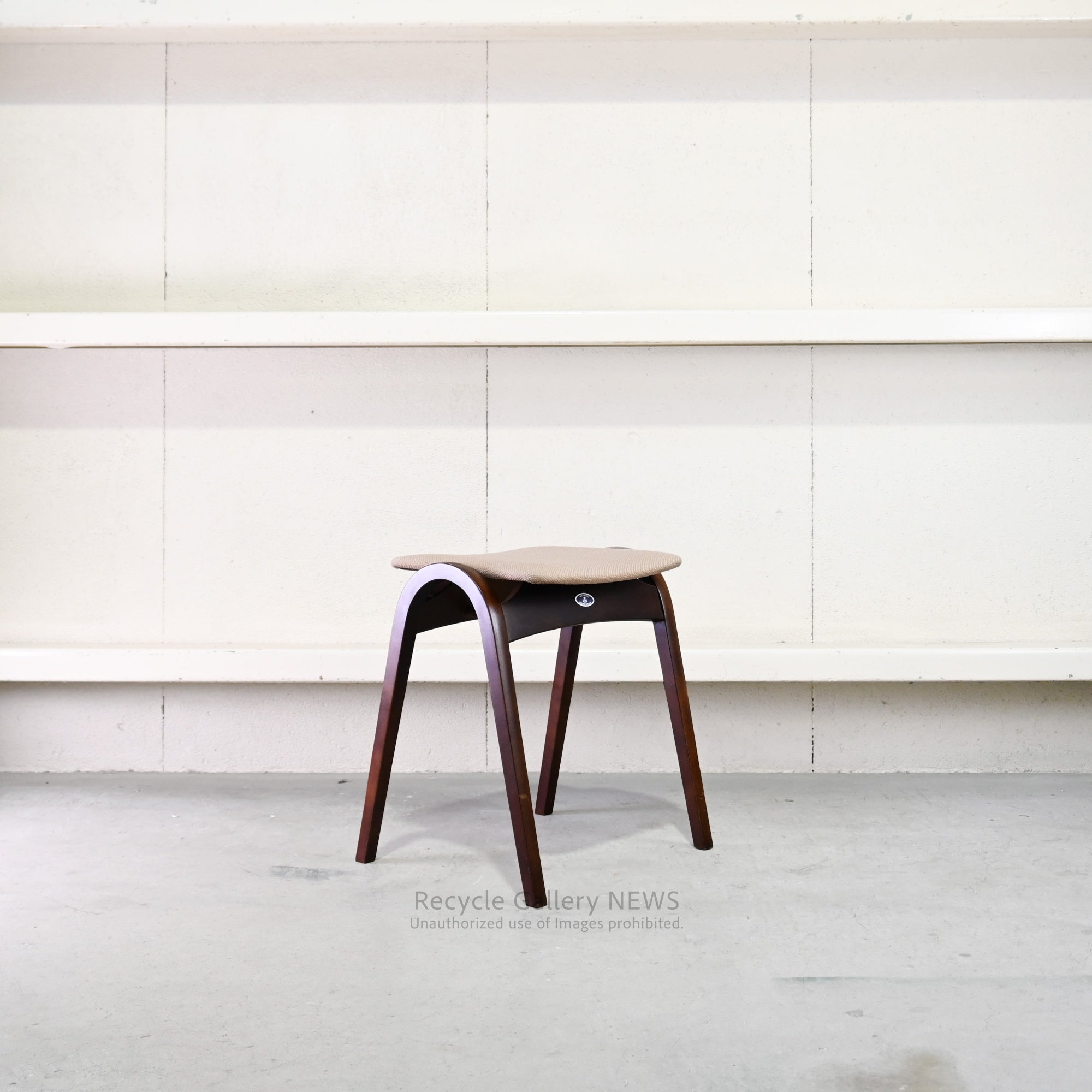 Bentwood "Kenmochi Stool" by Isamu Kenmochi for Akita Mokko Japanese Modern / 秋田木工 剣持スツール 日本 曲木 ジャパニーズモダン 剣持勇