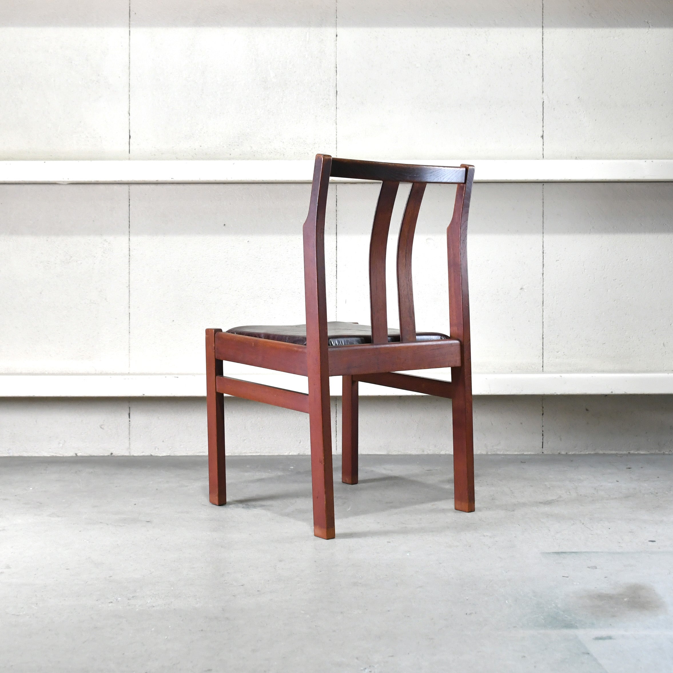 Japan vintage Teakwood Leather Dining chair ISETAN Department furniture Scandinavian design / ジャパンヴィンテージ チーク材 レザー ダイニングチェア 伊勢丹 北欧デザイン