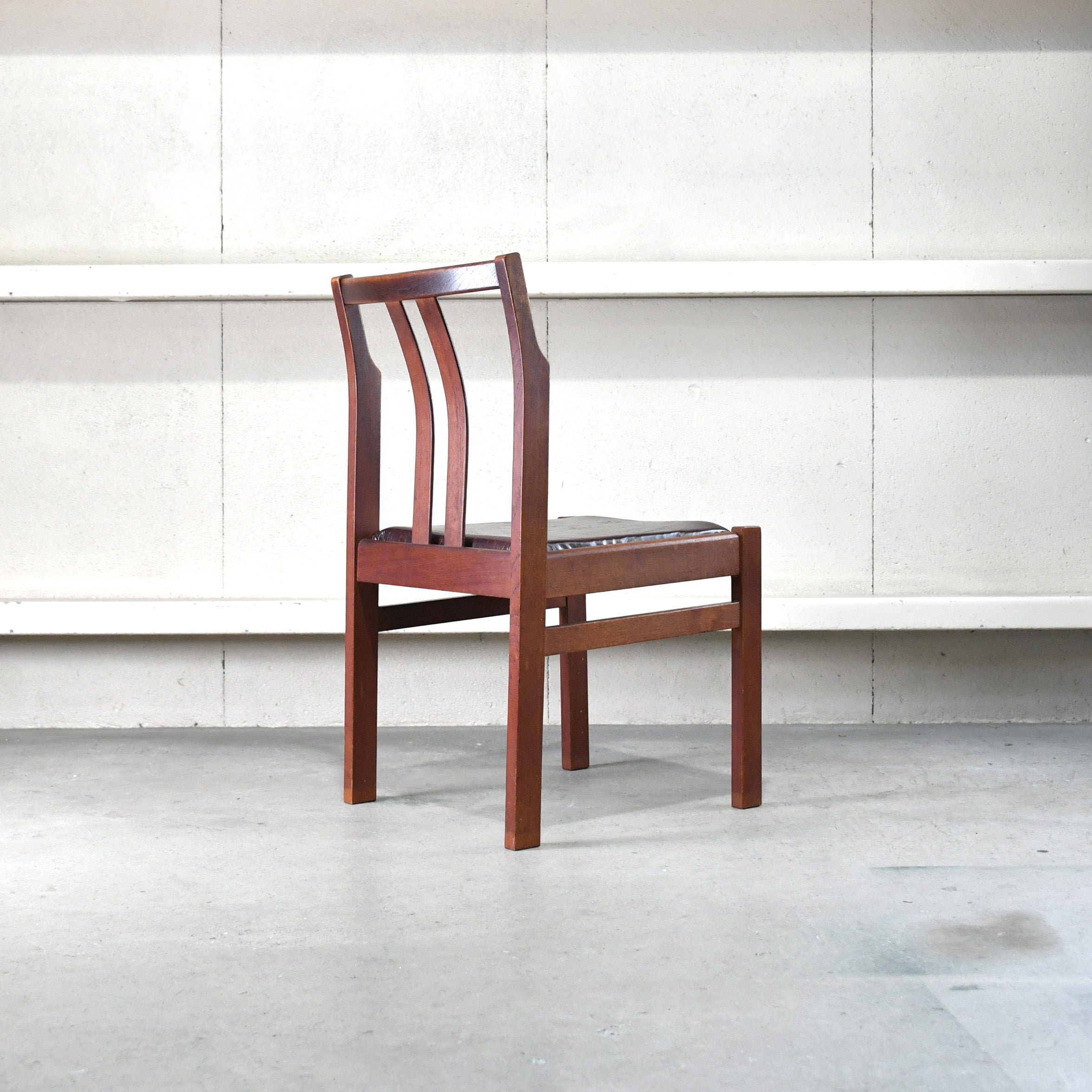 Japan vintage Teakwood Leather Dining chair ISETAN Department furniture Scandinavian design / ジャパンヴィンテージ チーク材 レザー ダイニングチェア 伊勢丹 北欧デザイン