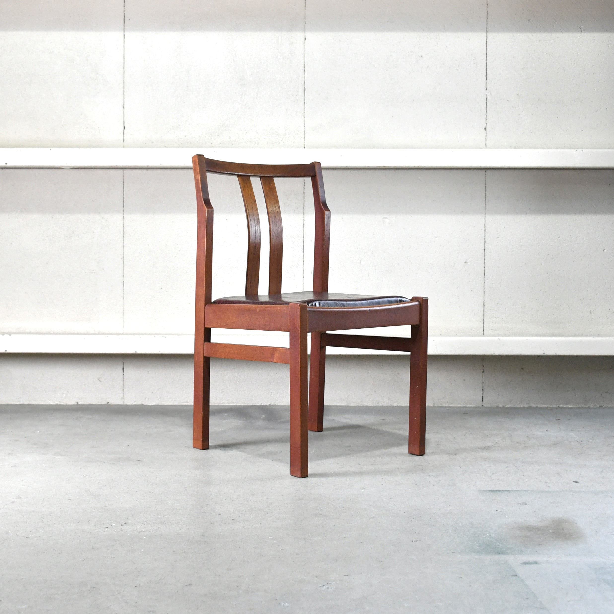 Japan vintage Teakwood Leather Dining chair ISETAN Department furniture Scandinavian design / ジャパンヴィンテージ チーク材 レザー ダイニングチェア 伊勢丹 北欧デザイン