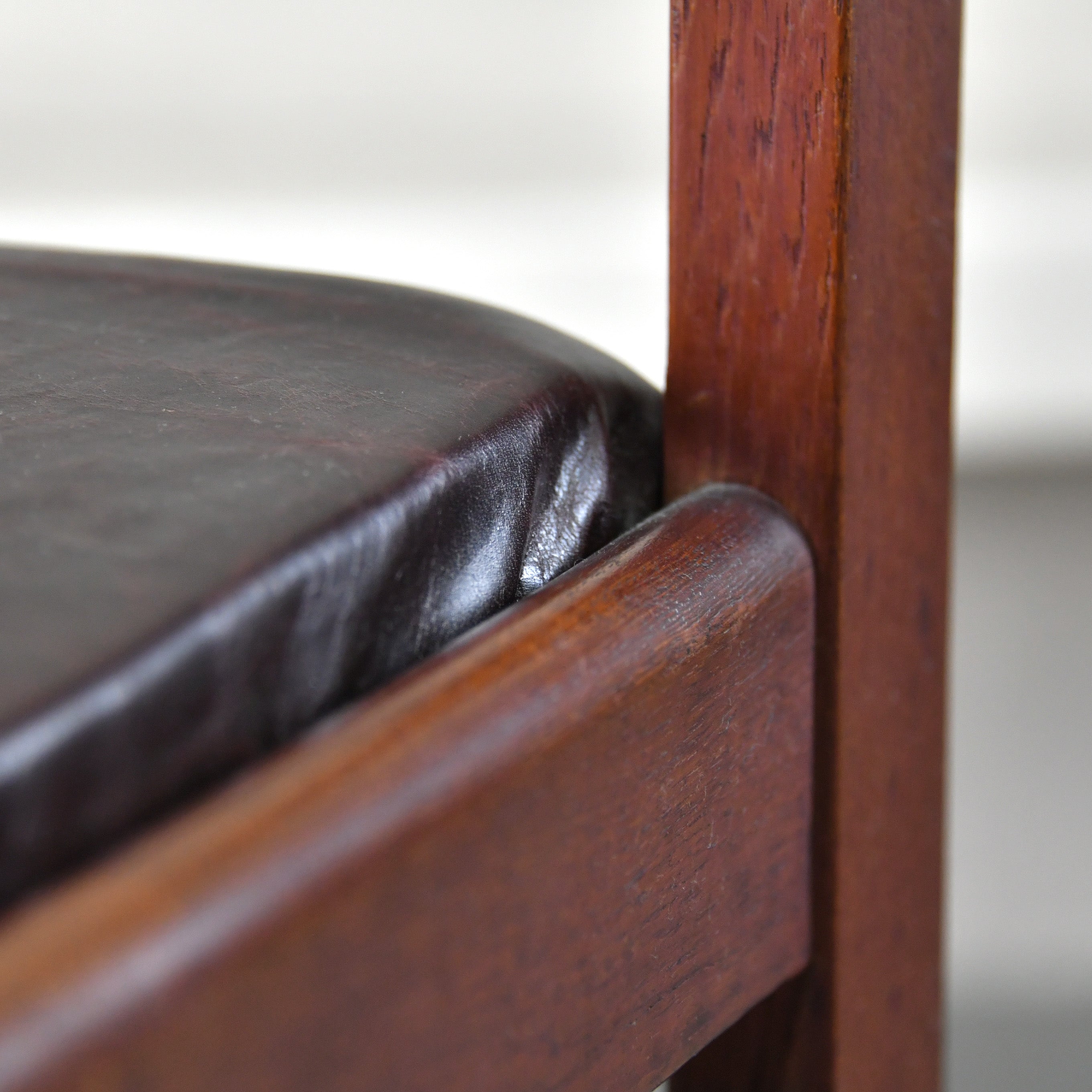 Japan vintage Teakwood Leather Dining chair ISETAN Department furniture Scandinavian design / ジャパンヴィンテージ チーク材 レザー ダイニングチェア 伊勢丹 北欧デザイン