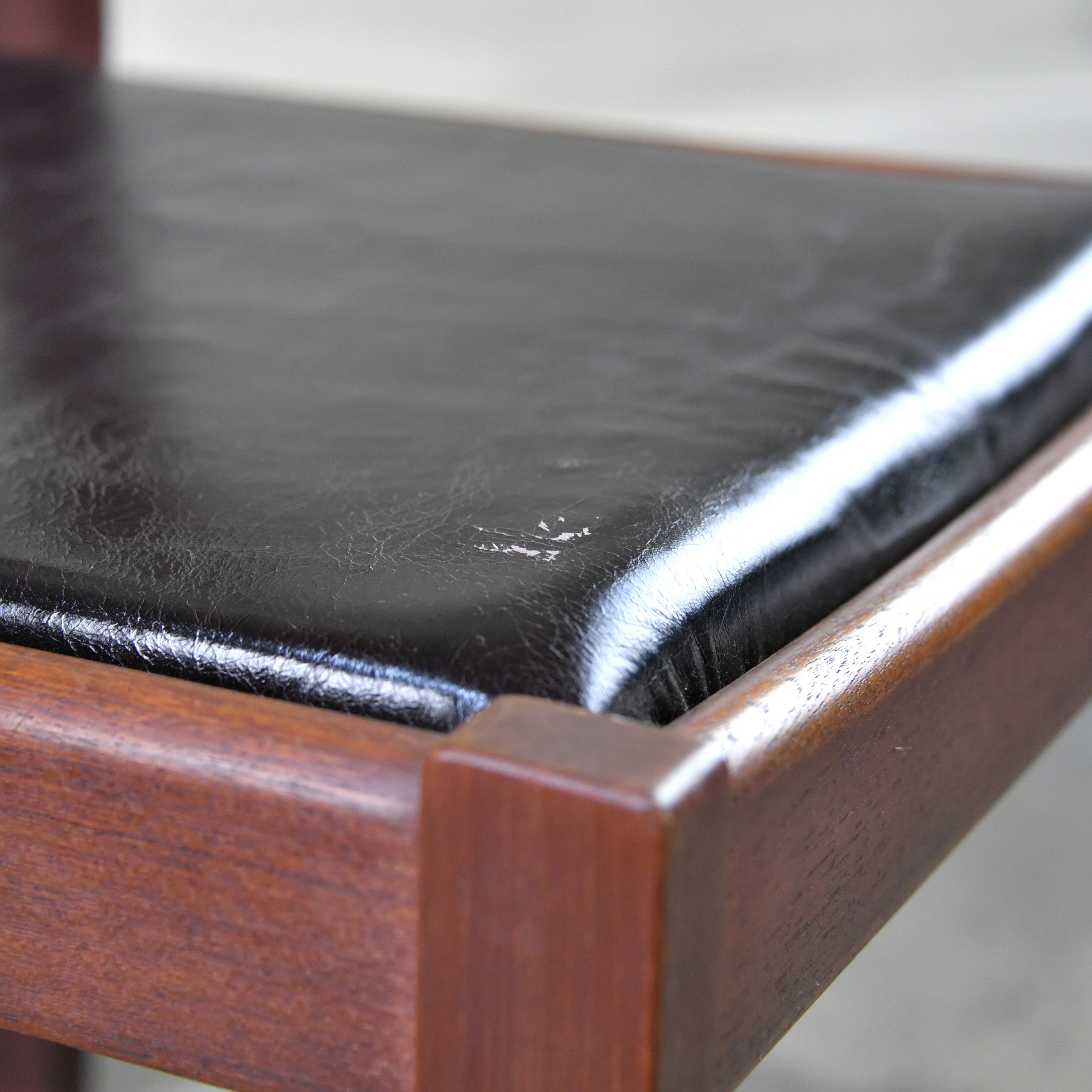 Japan vintage Teakwood Leather Dining chair ISETAN Department furniture Scandinavian design / ジャパンヴィンテージ チーク材 レザー ダイニングチェア 伊勢丹 北欧デザイン