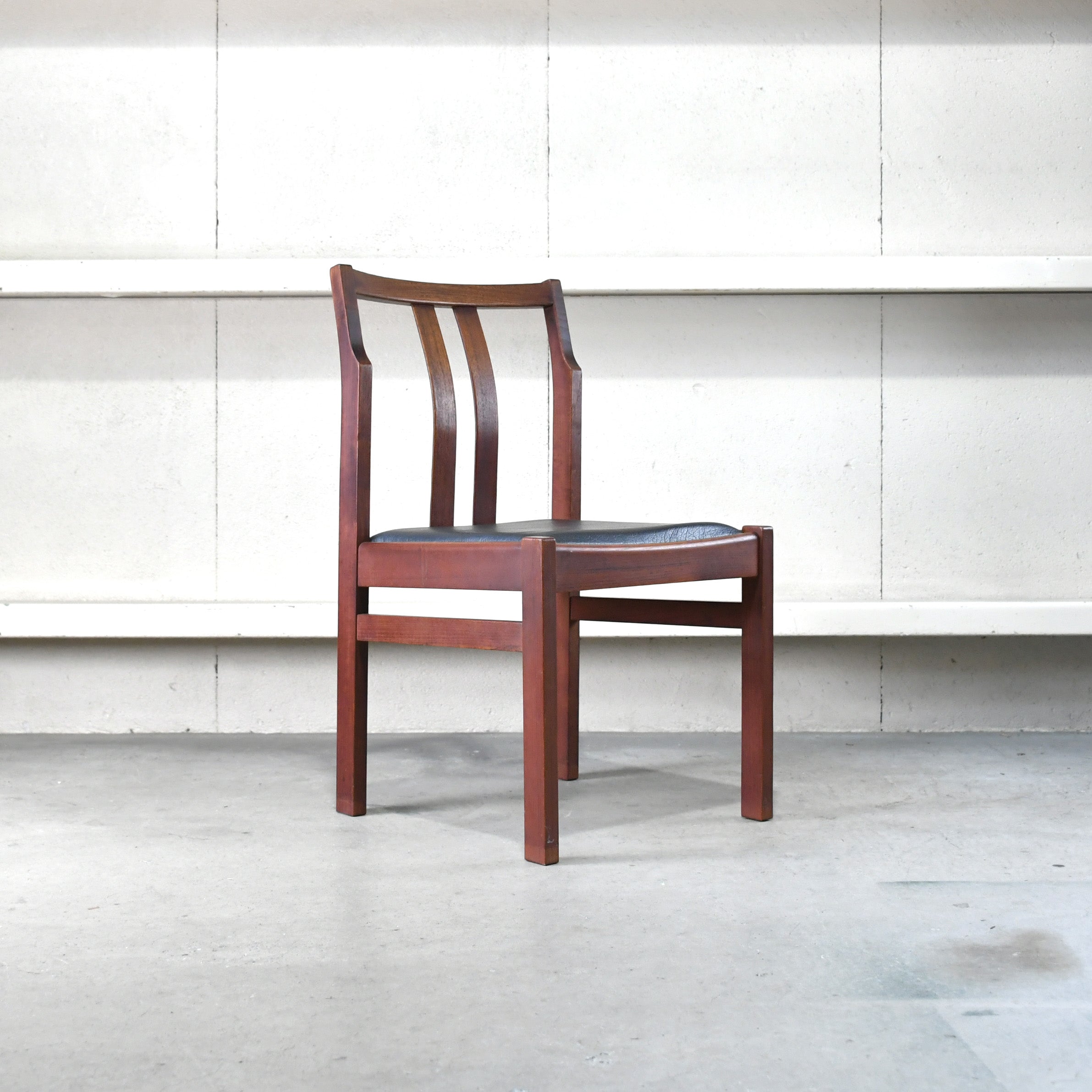Japan vintage Teakwood Leather Dining chair ISETAN Department furniture Scandinavian design / ジャパンヴィンテージ チーク材 レザー ダイニングチェア 伊勢丹 北欧デザイン