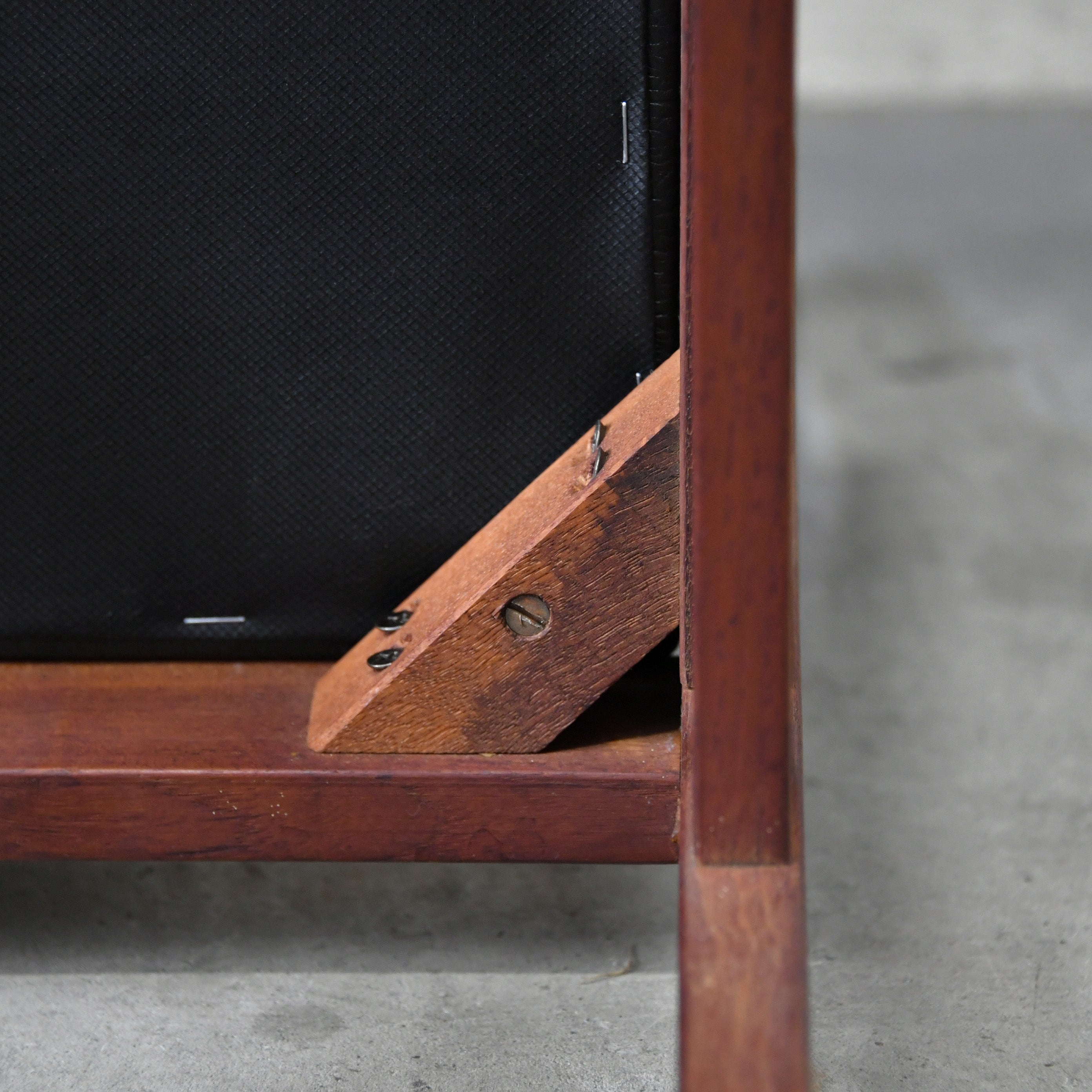 Japan vintage Teakwood Leather Dining chair ISETAN Department furniture Scandinavian design / ジャパンヴィンテージ チーク材 レザー ダイニングチェア 伊勢丹 北欧デザイン