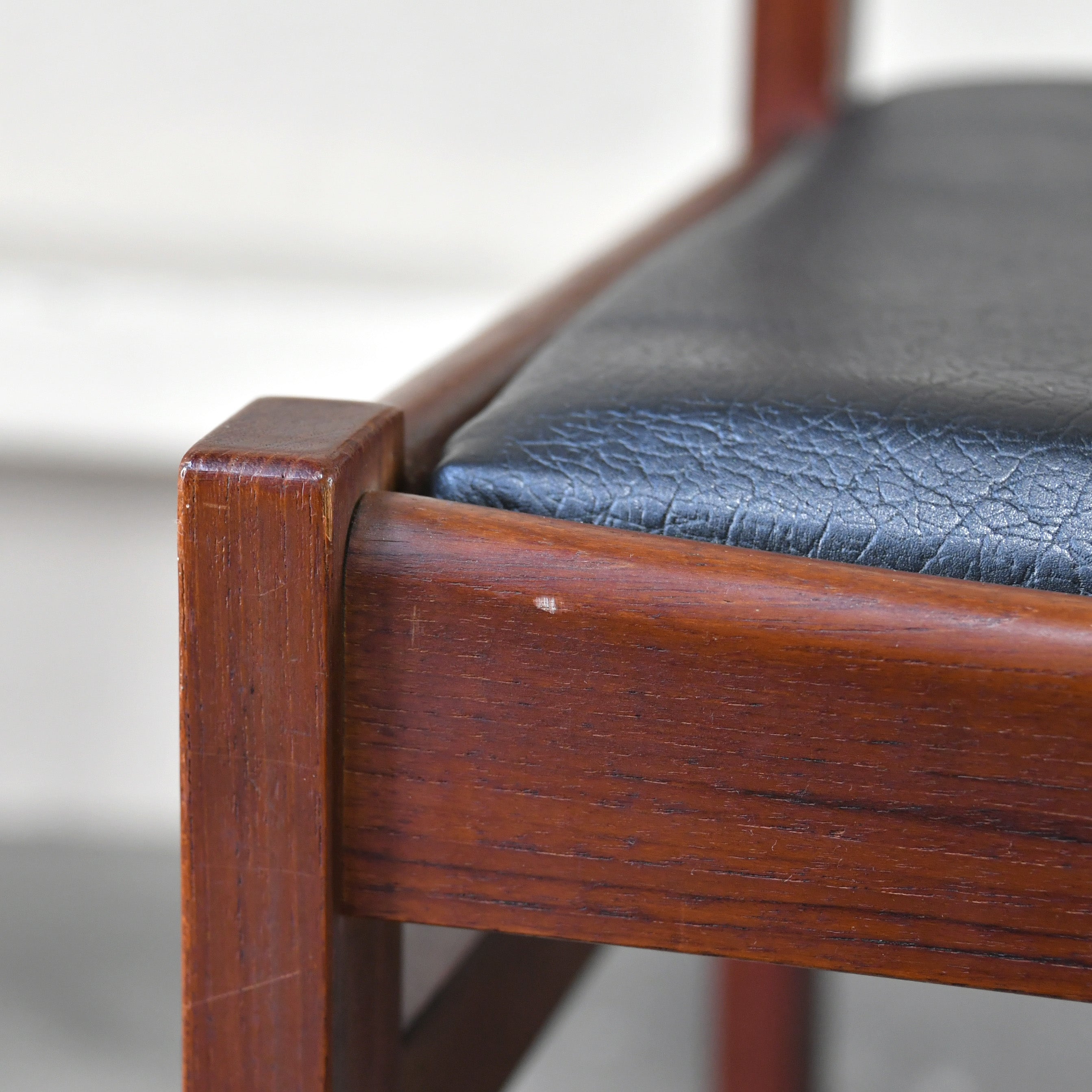 Japan vintage Teakwood Leather Dining chair ISETAN Department furniture Scandinavian design / ジャパンヴィンテージ チーク材 レザー ダイニングチェア 伊勢丹 北欧デザイン