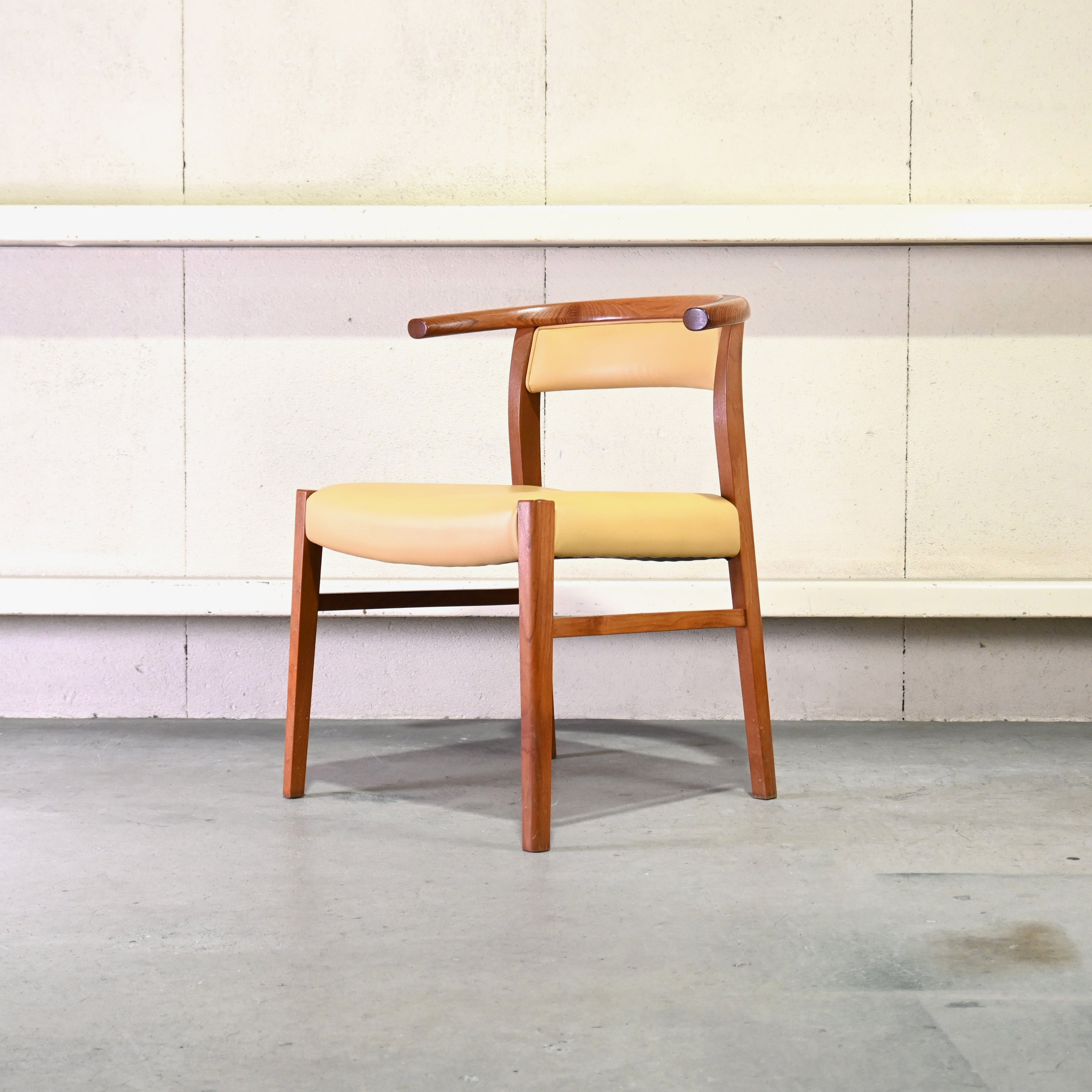 Aobayashi Seisakujyo Teakwood Arm Dining chair Japan vintage Scandinavian design / 青林製作所 チーク材 アーム ダイニングチェア ジャパンヴィンテージ 北欧デザイン