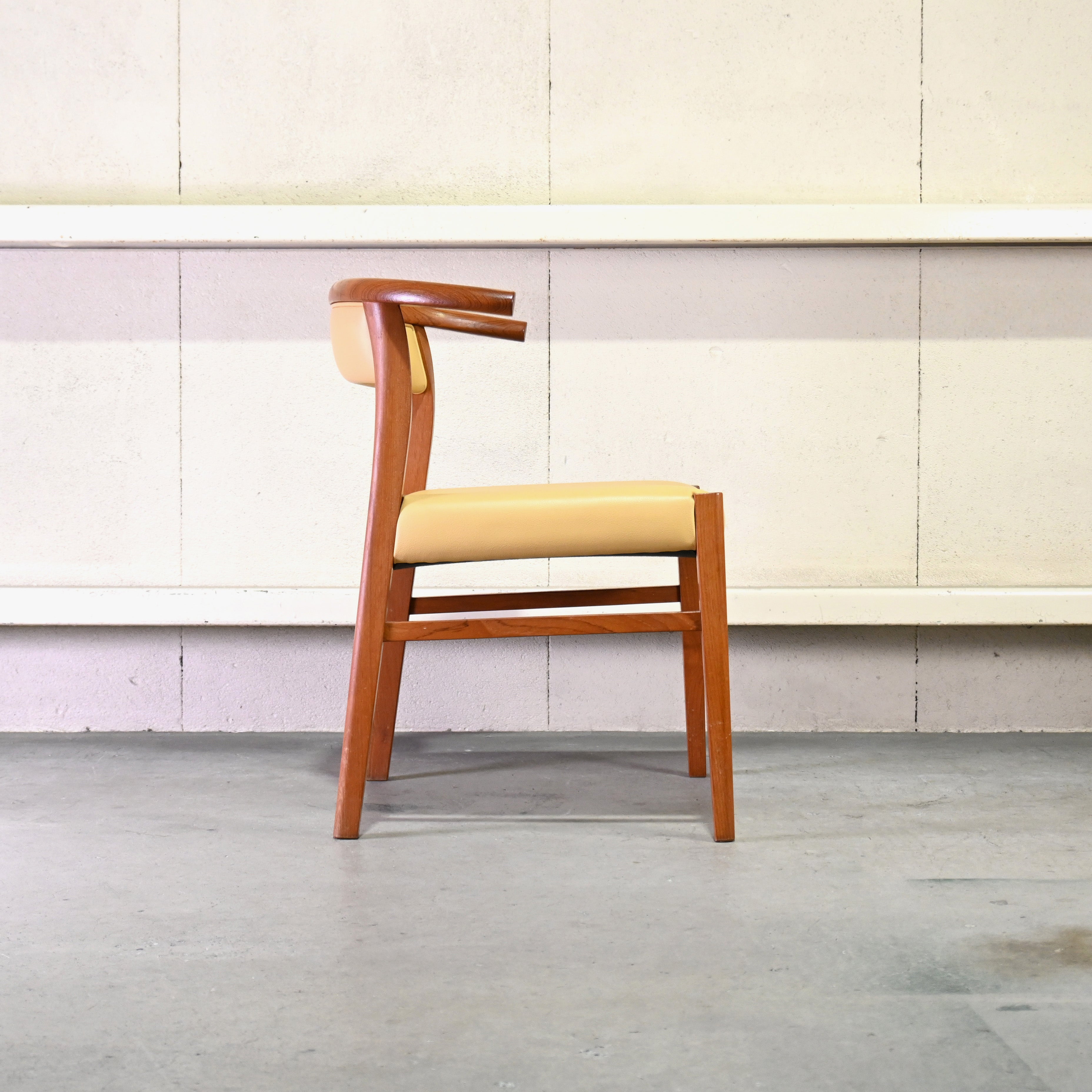 Aobayashi Seisakujyo Teakwood Arm Dining chair Japan vintage Scandinavian design / 青林製作所 チーク材 アーム ダイニングチェア ジャパンヴィンテージ 北欧デザイン