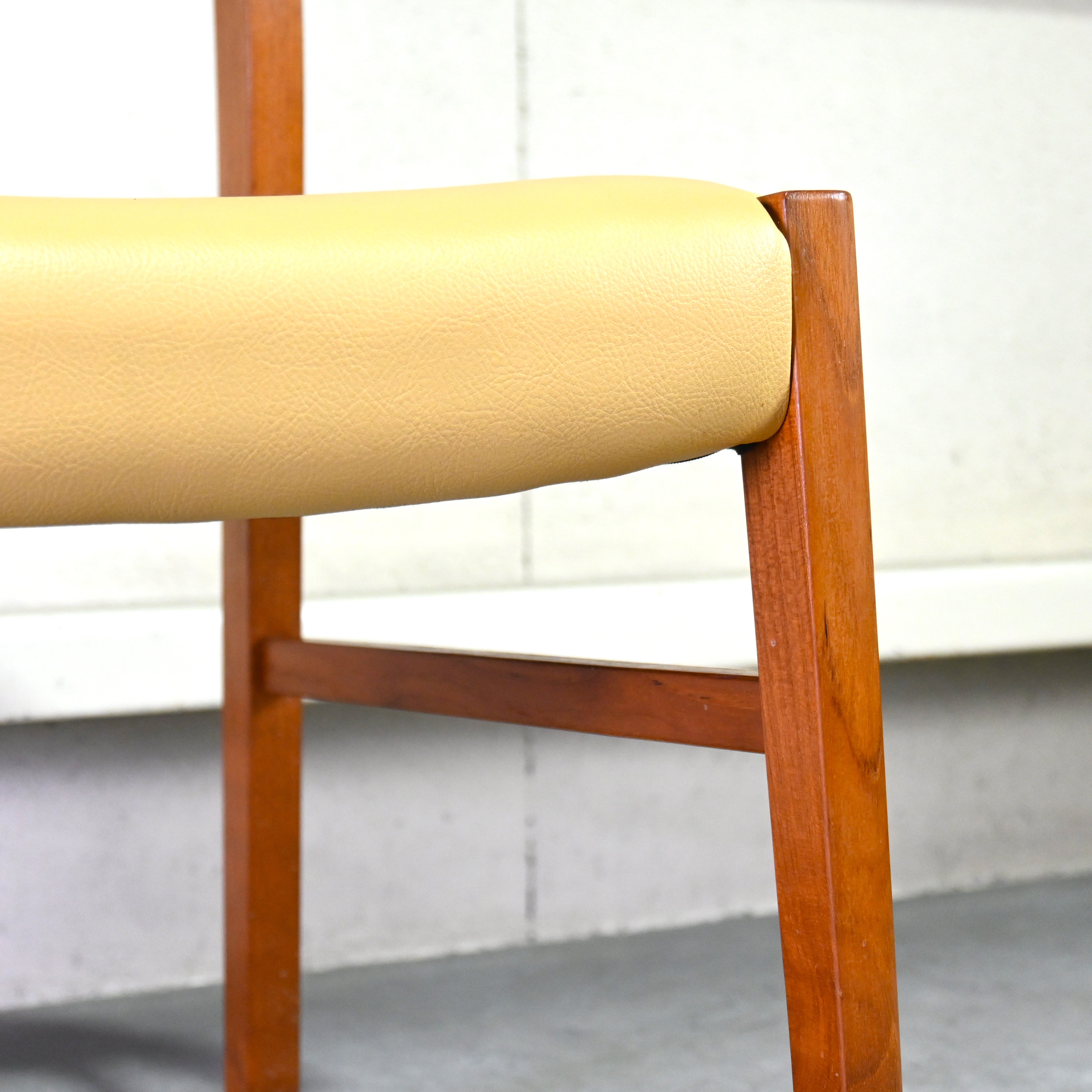 Aobayashi Seisakujyo Teakwood Arm Dining chair Japan vintage Scandinavian design / 青林製作所 チーク材 アーム ダイニングチェア ジャパンヴィンテージ 北欧デザイン