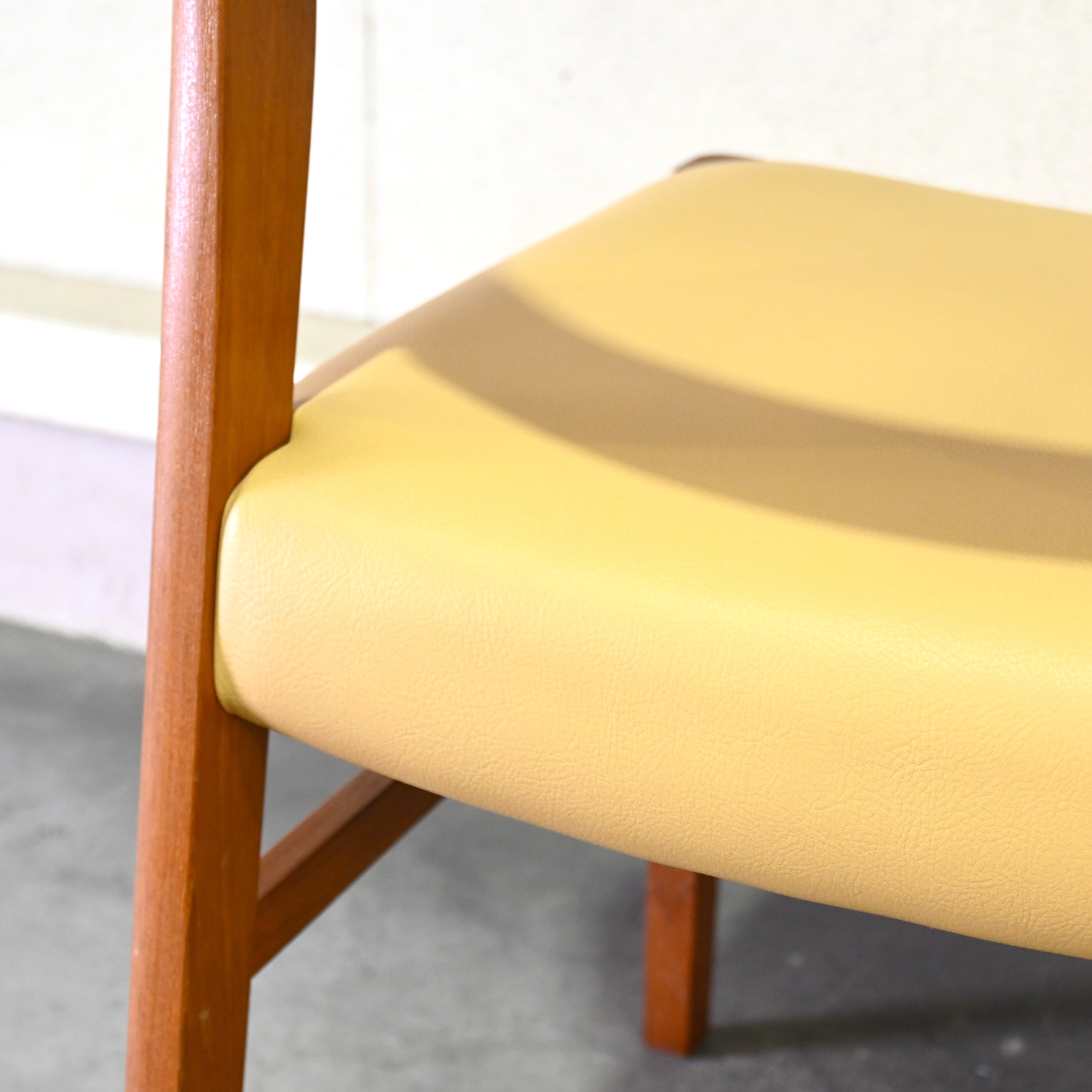 Aobayashi Seisakujyo Teakwood Arm Dining chair Japan vintage Scandinavian design / 青林製作所 チーク材 アーム ダイニングチェア ジャパンヴィンテージ 北欧デザイン