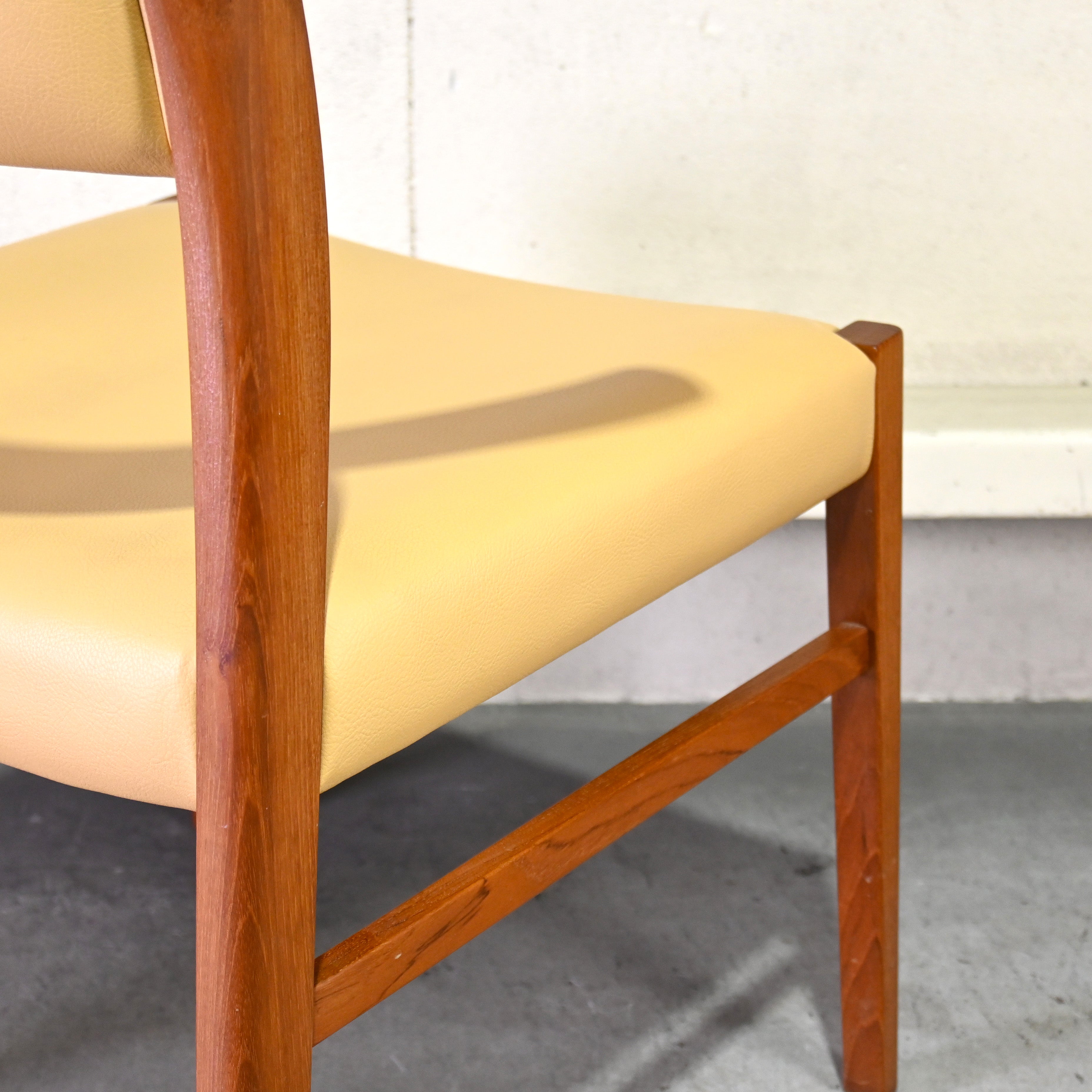 Aobayashi Seisakujyo Teakwood Arm Dining chair Japan vintage Scandinavian design / 青林製作所 チーク材 アーム ダイニングチェア ジャパンヴィンテージ 北欧デザイン