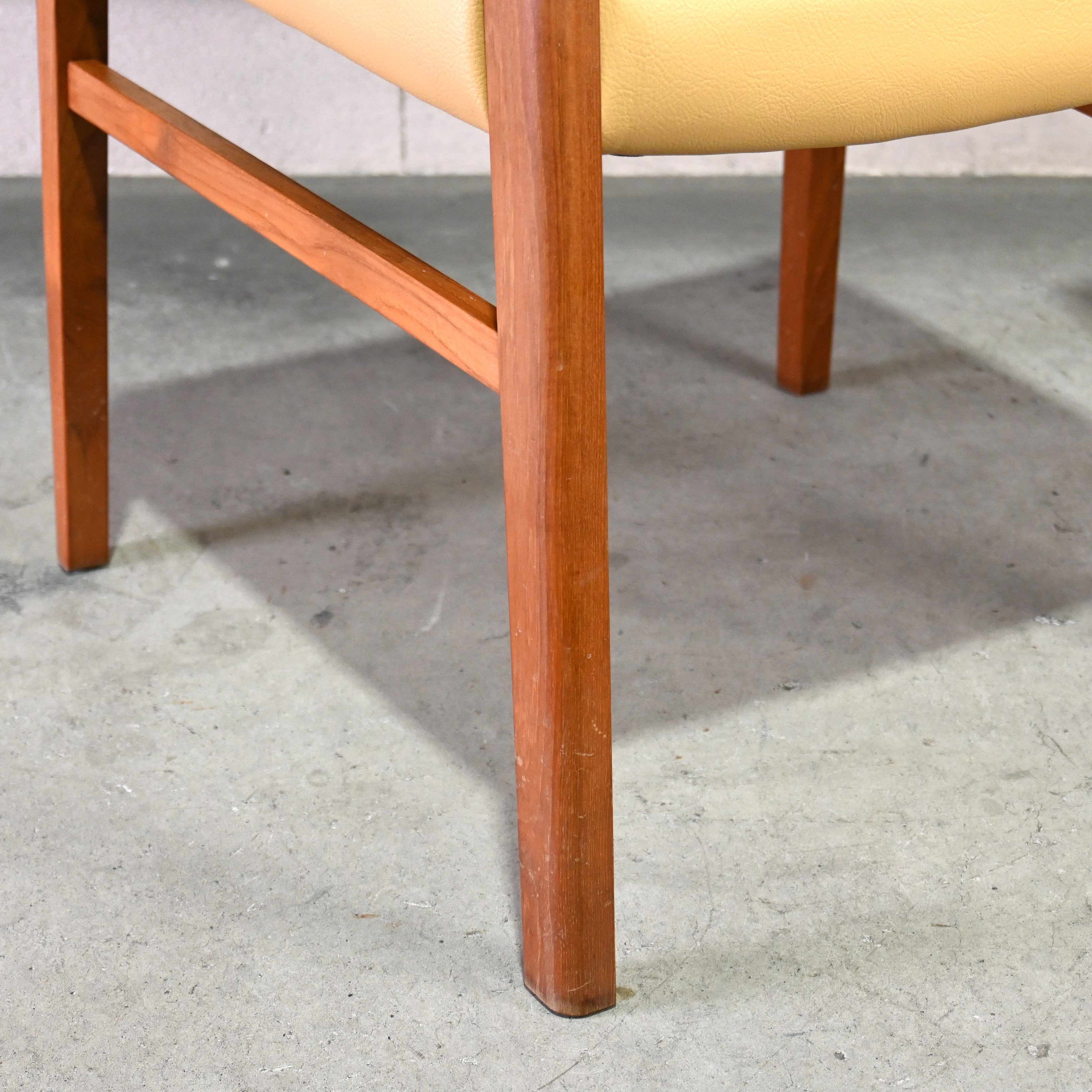 Aobayashi Seisakujyo Teakwood Arm Dining chair Japan vintage Scandinavian design / 青林製作所 チーク材 アーム ダイニングチェア ジャパンヴィンテージ 北欧デザイン