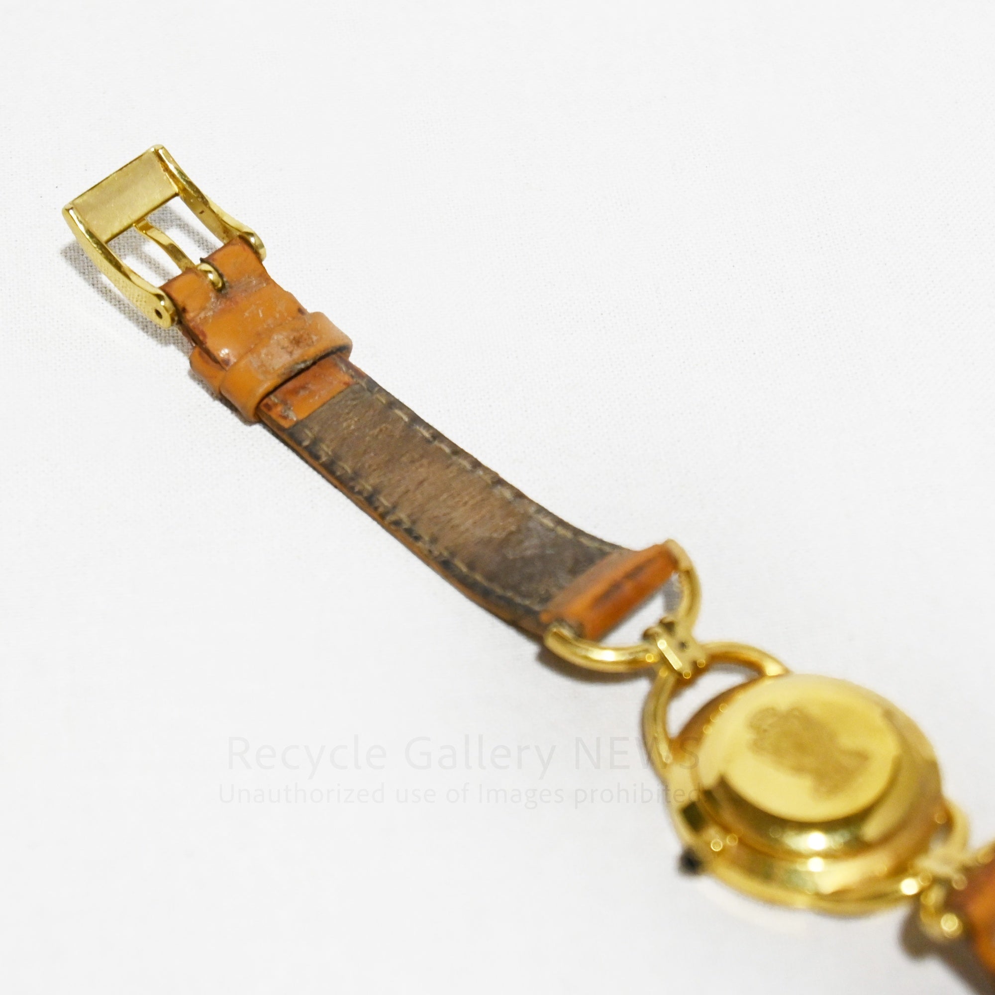 Gucci 6000.2.L Quartz Gold White Shell Operation Unconfirmed Treated as Junk / グッチ クオーツ ゴールド ホワイトシェル 動作未確認・ジャンク扱い