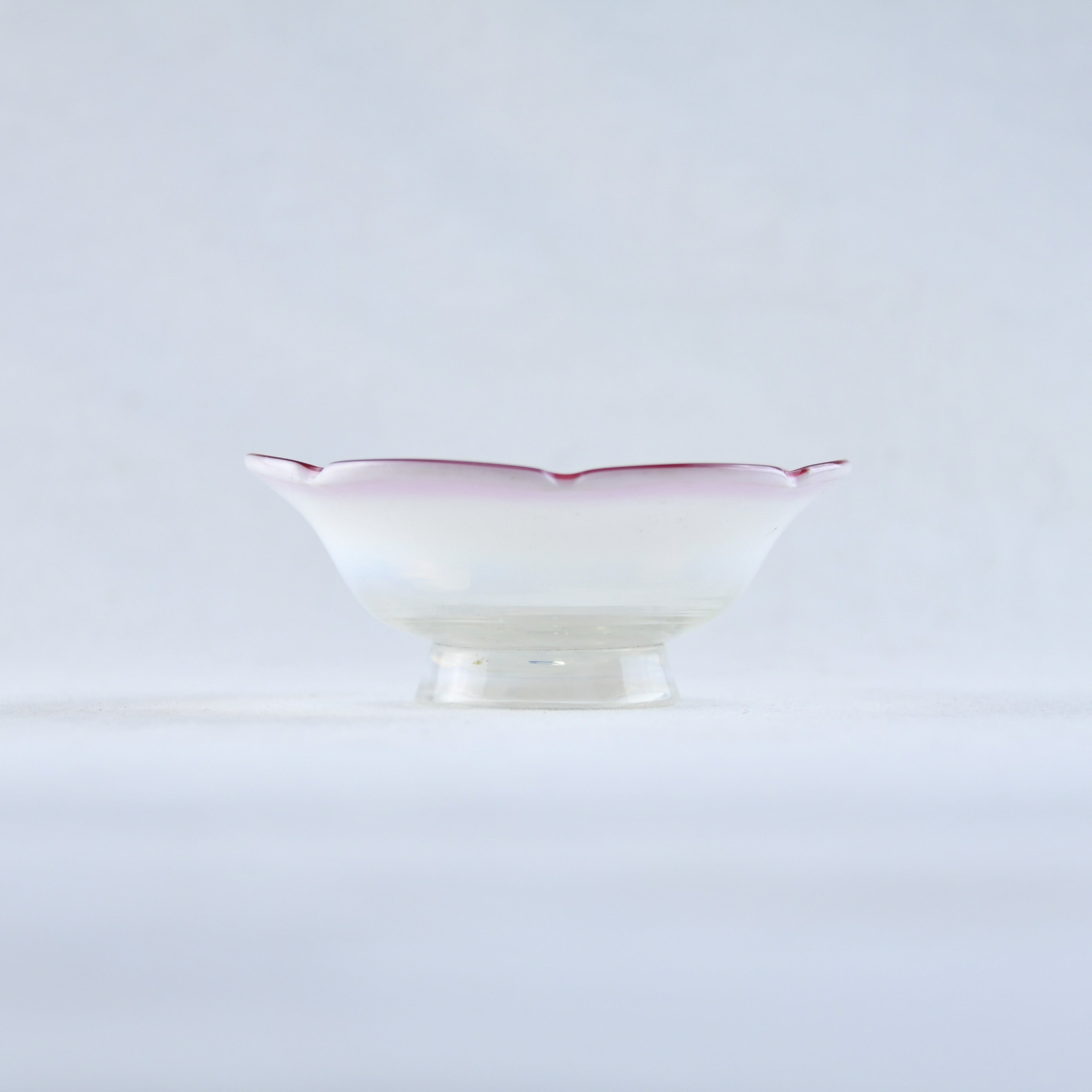 Vintage Japanese glass Sherbet Glass Ice cream cup / 乳白ぼかし朱縁脚付きボウル 氷コップ