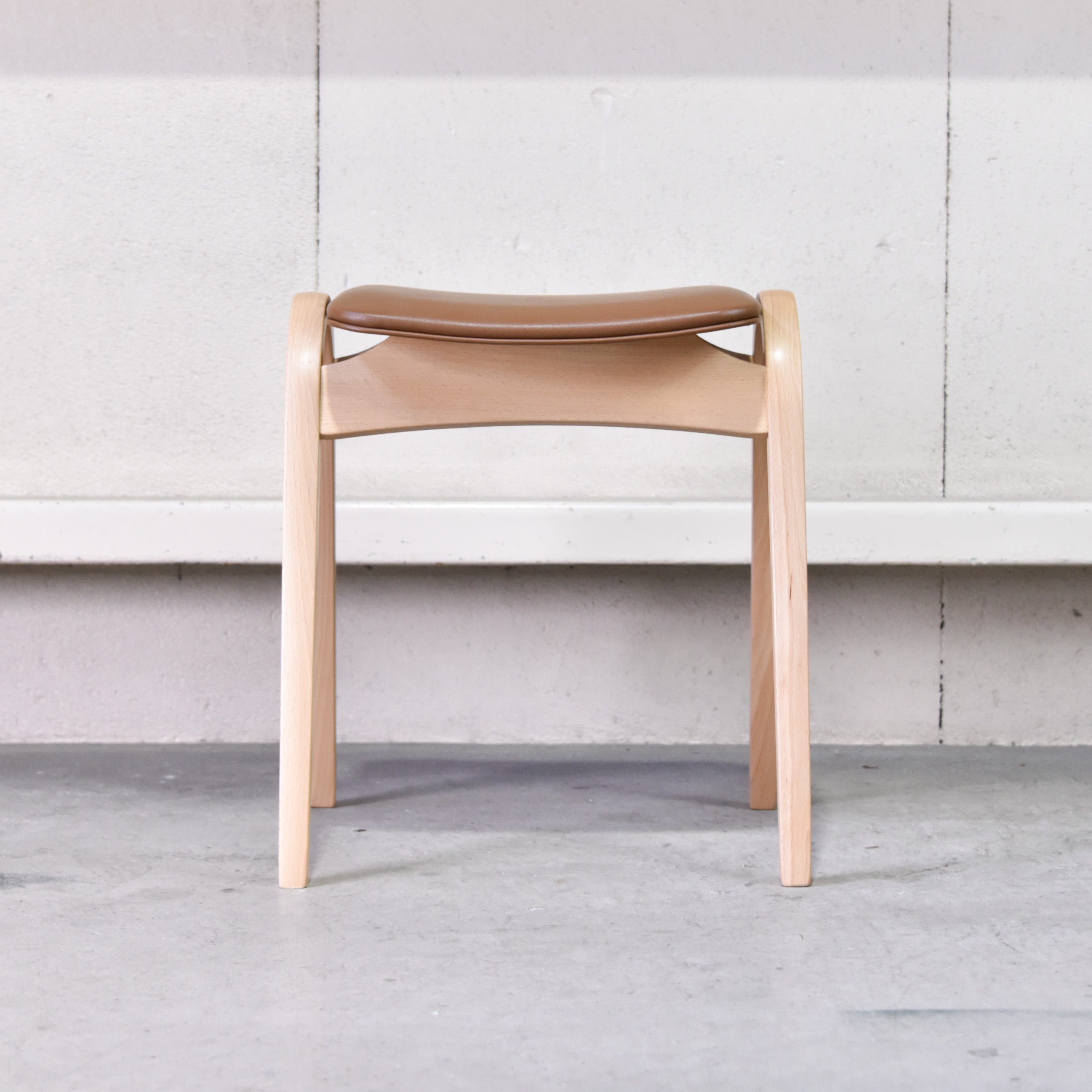 Akimoku × Isamu Kenmochi Stacking stool No.202 Brown Japanese modern / 秋田木工 剣持勇 スタッキングスツール ブラウン ジャパニーズモダン