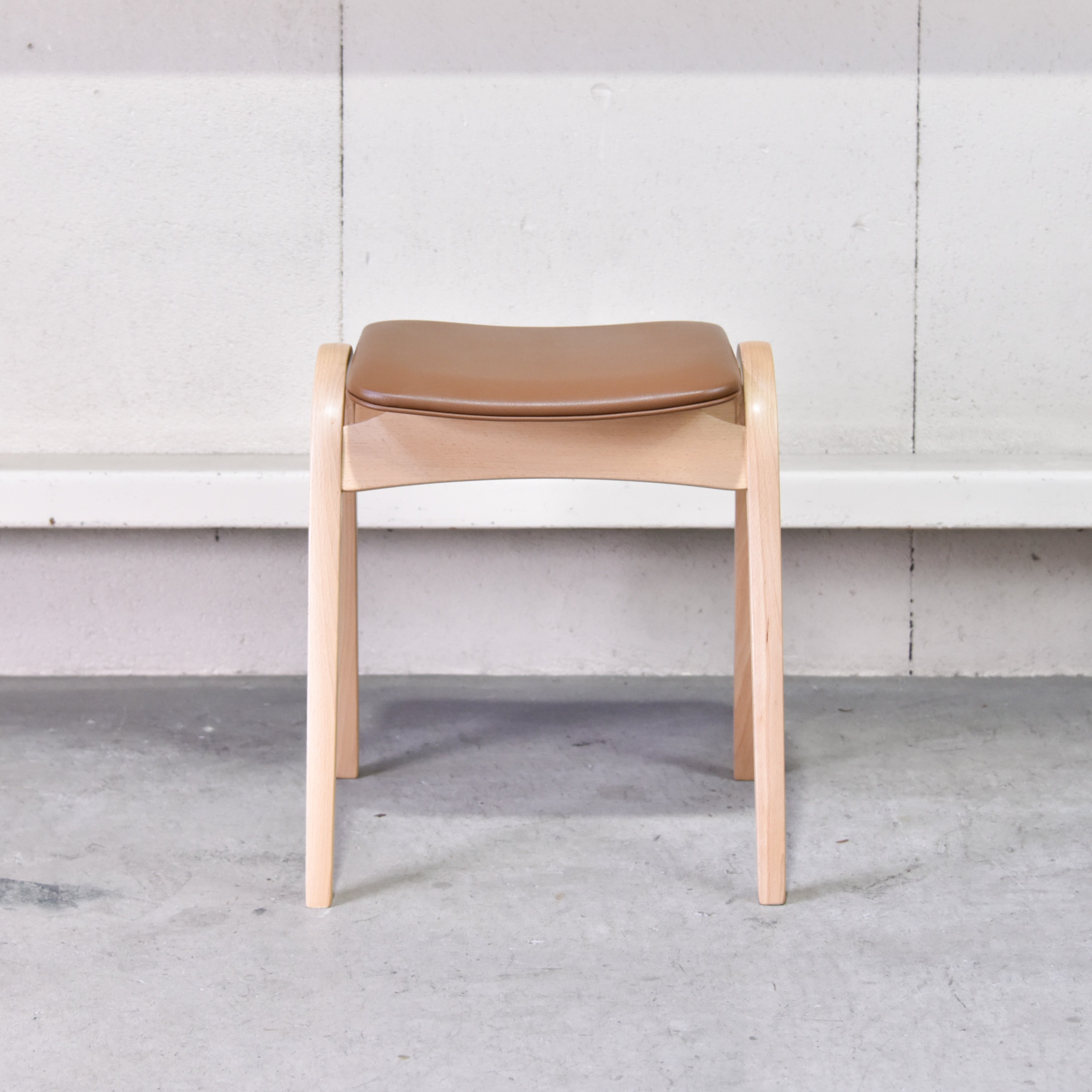 Akimoku × Isamu Kenmochi Stacking stool No.202 Brown Japanese modern / 秋田木工 剣持勇 スタッキングスツール ブラウン ジャパニーズモダン