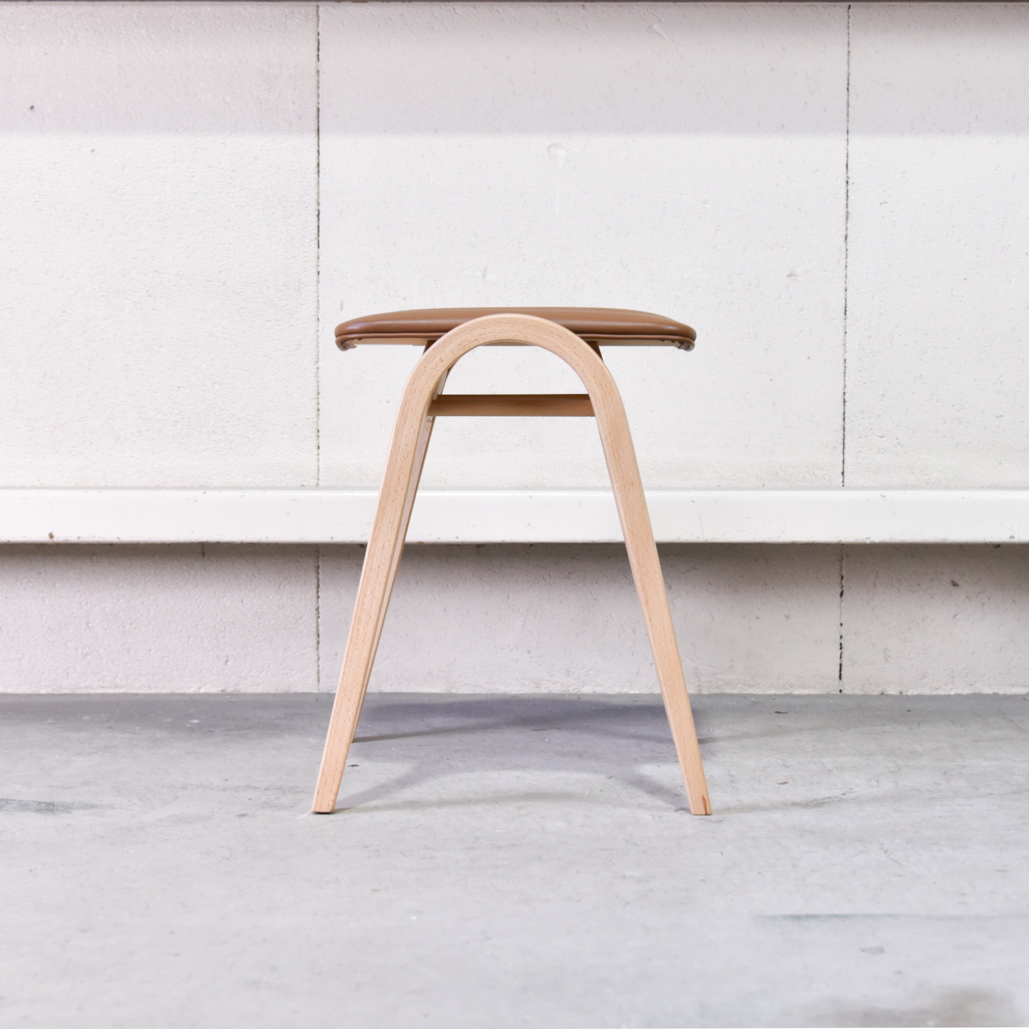 Akimoku × Isamu Kenmochi Stacking stool No.202 Brown Japanese modern / 秋田木工 剣持勇 スタッキングスツール ブラウン ジャパニーズモダン