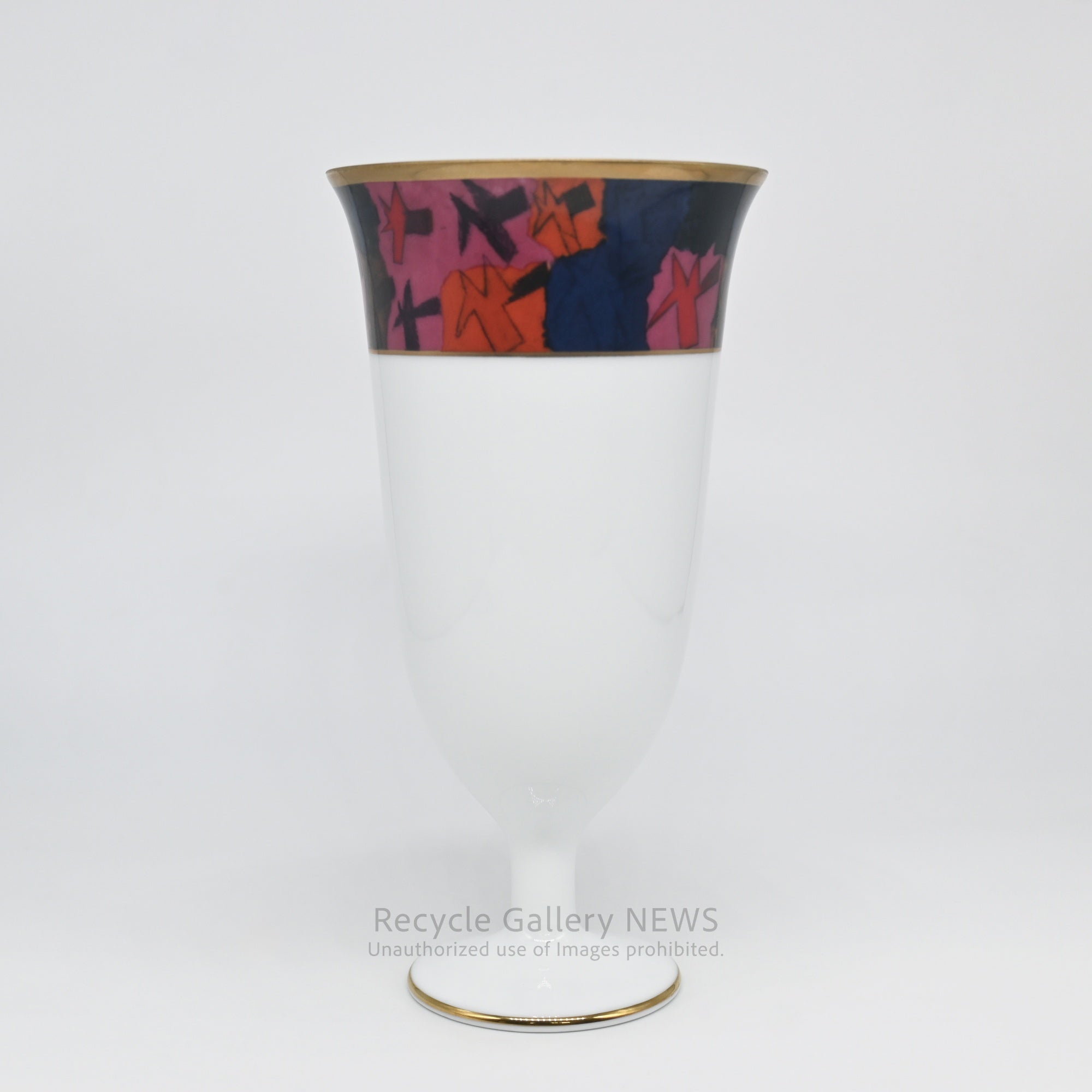 Okura Art China Porcelain Wine Goblet Painterly Design Japanese Modern Gold Gilding White / 大倉陶園 陶磁器ワイングラス ゴブレット 絵画デザイン 和モダン 金彩 白