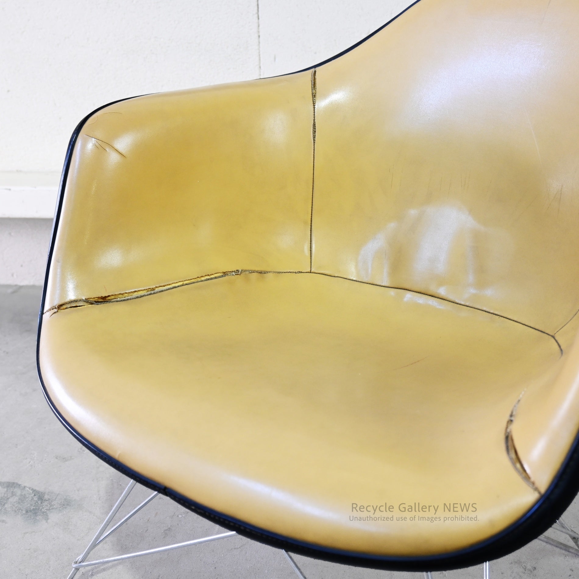 Vintage Herman Miller Eames 1st Generation Arm Shell Chair American Mid Century With Damage / ハーマンミラー イームズ アームシェルチェア 1ｓｔ ﾀﾞﾒｰｼﾞ イームズ夫妻 ミットセンチュリー アメリカ