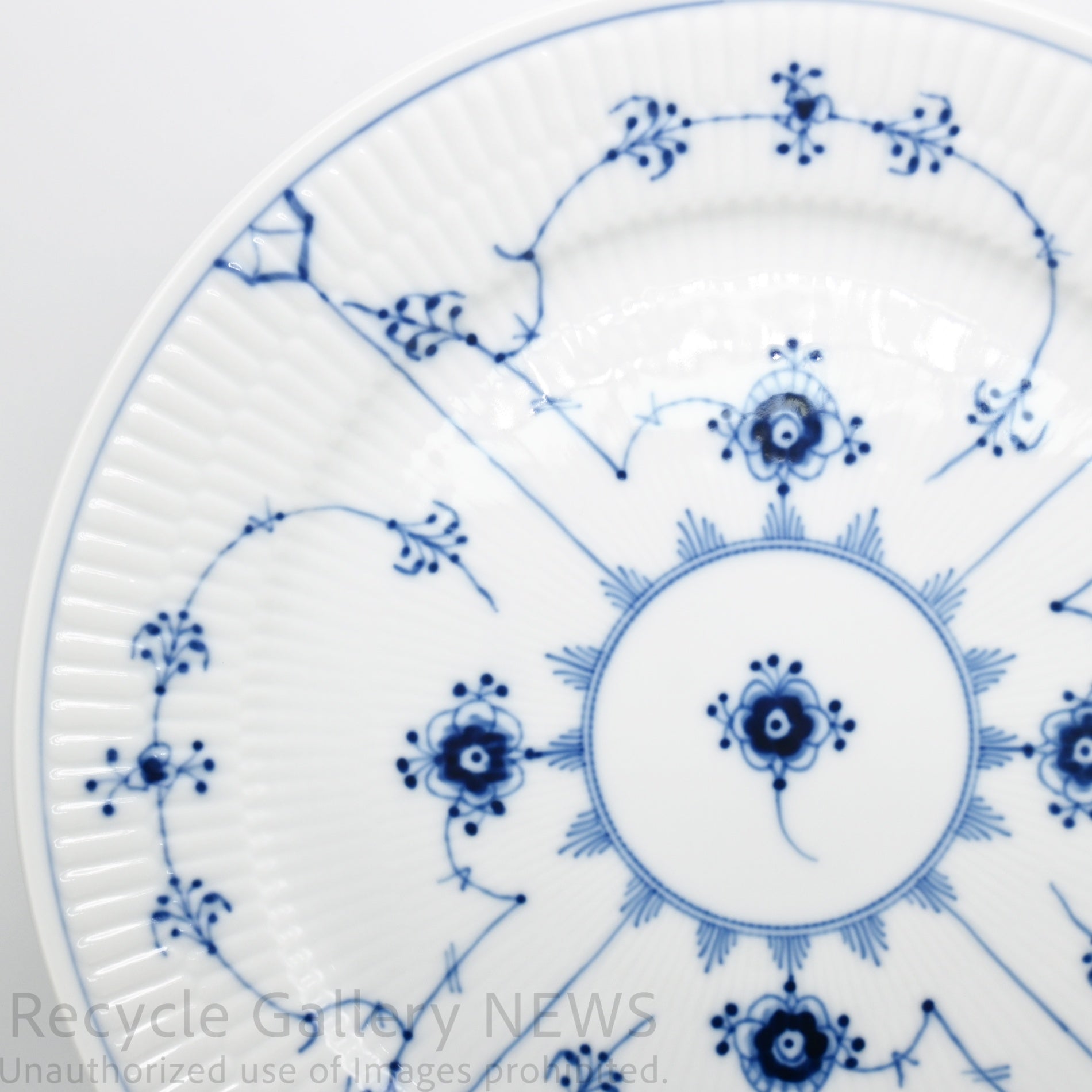 Royal Copenhagen Blue Fluted Plain 25cm Porcelain Plate White Cobalt Blue / ロイヤル・コペンハーゲン ブルーフルーテッド プレイン 25cm 磁器 皿 プレート 白 青 北欧食器