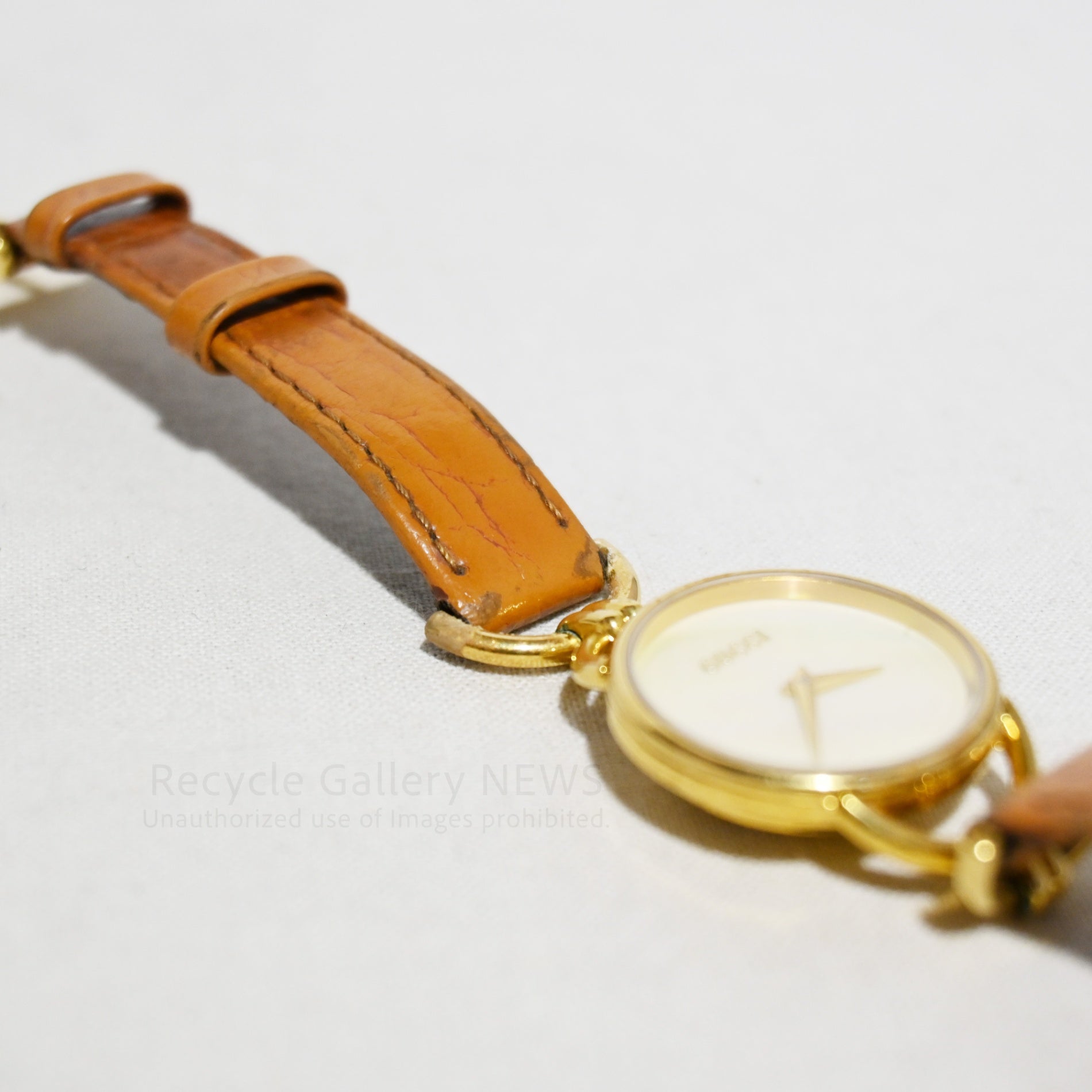 Gucci 6000.2.L Quartz Gold White Shell Operation Unconfirmed 