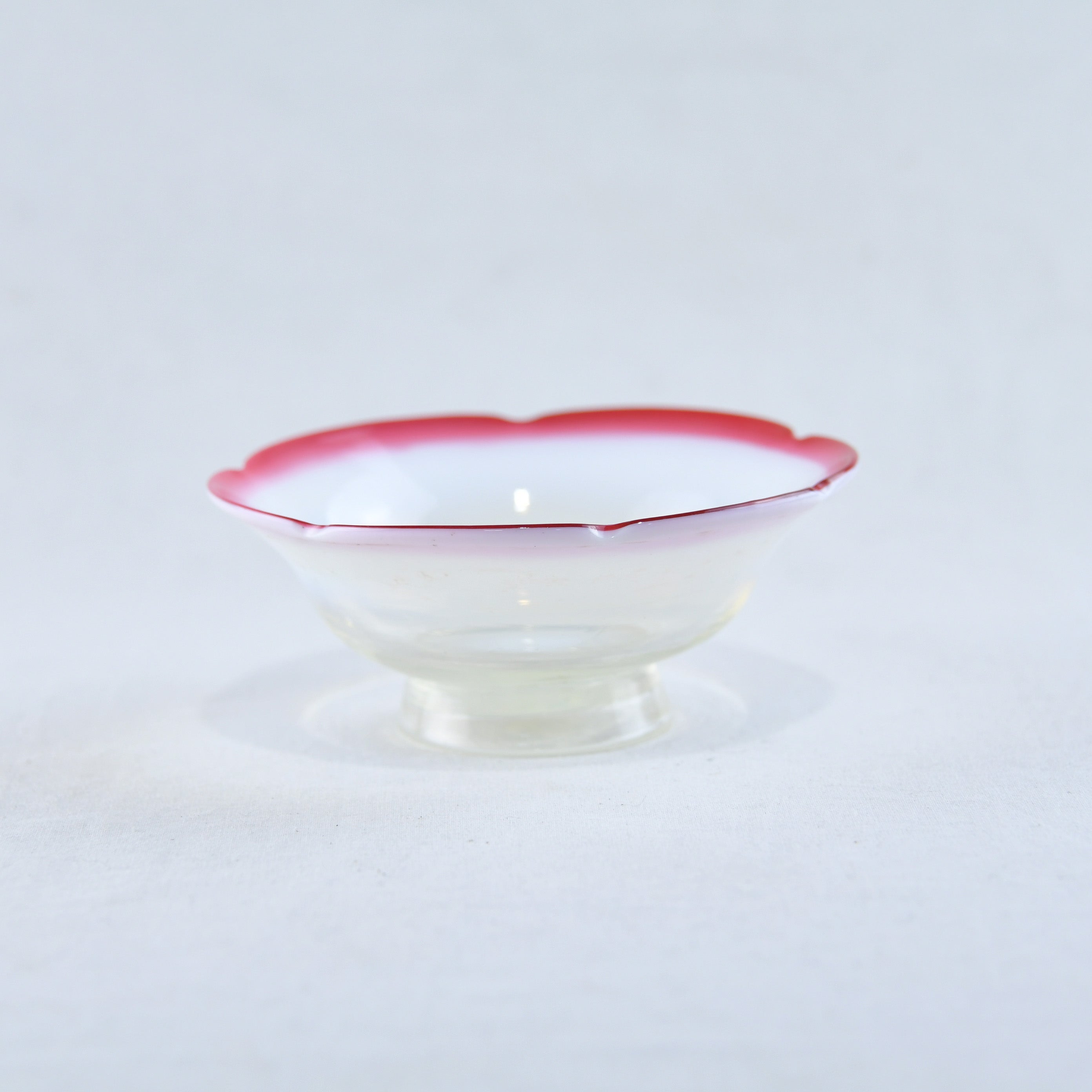 Vintage Japanese glass Sherbet Glass Ice cream cup / 乳白ぼかし朱縁脚付きボウル 氷コップ