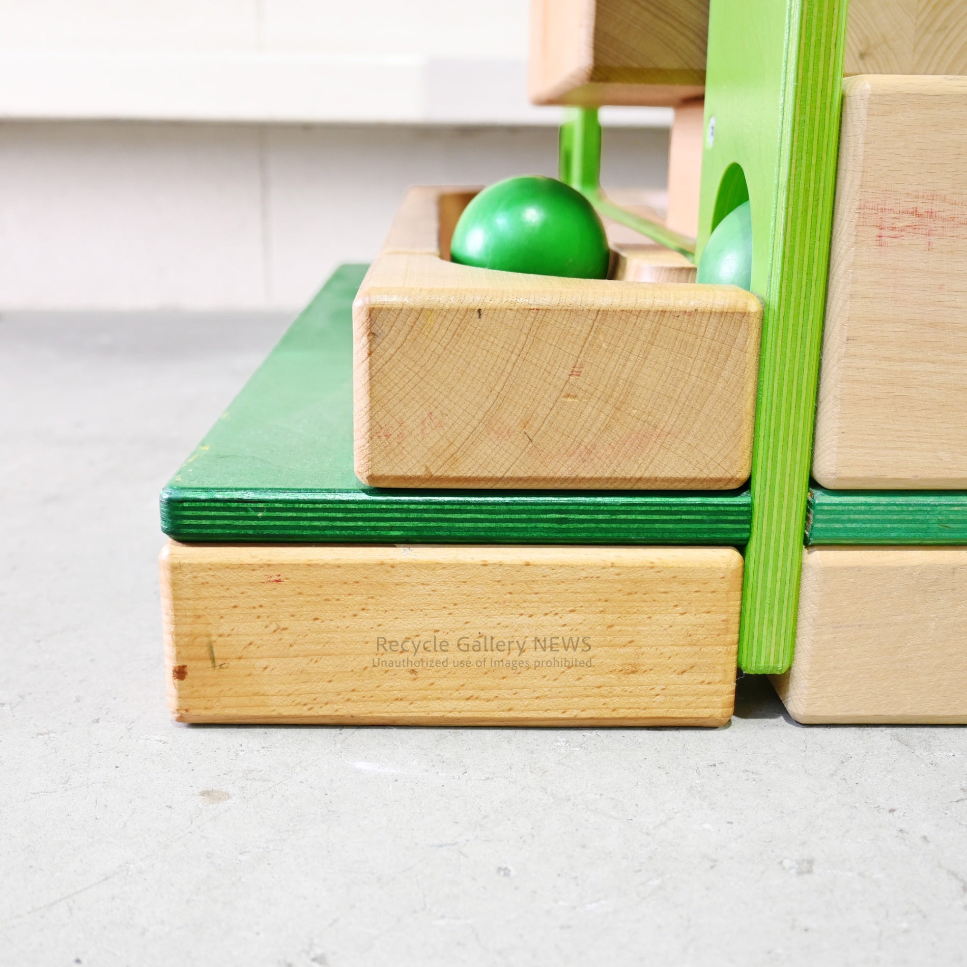 Bornelund Japanese Wooden Marble Run Educational Toy for All Ages / マーブルラン 木製 日本 知育玩具 オモチャ 全年齢