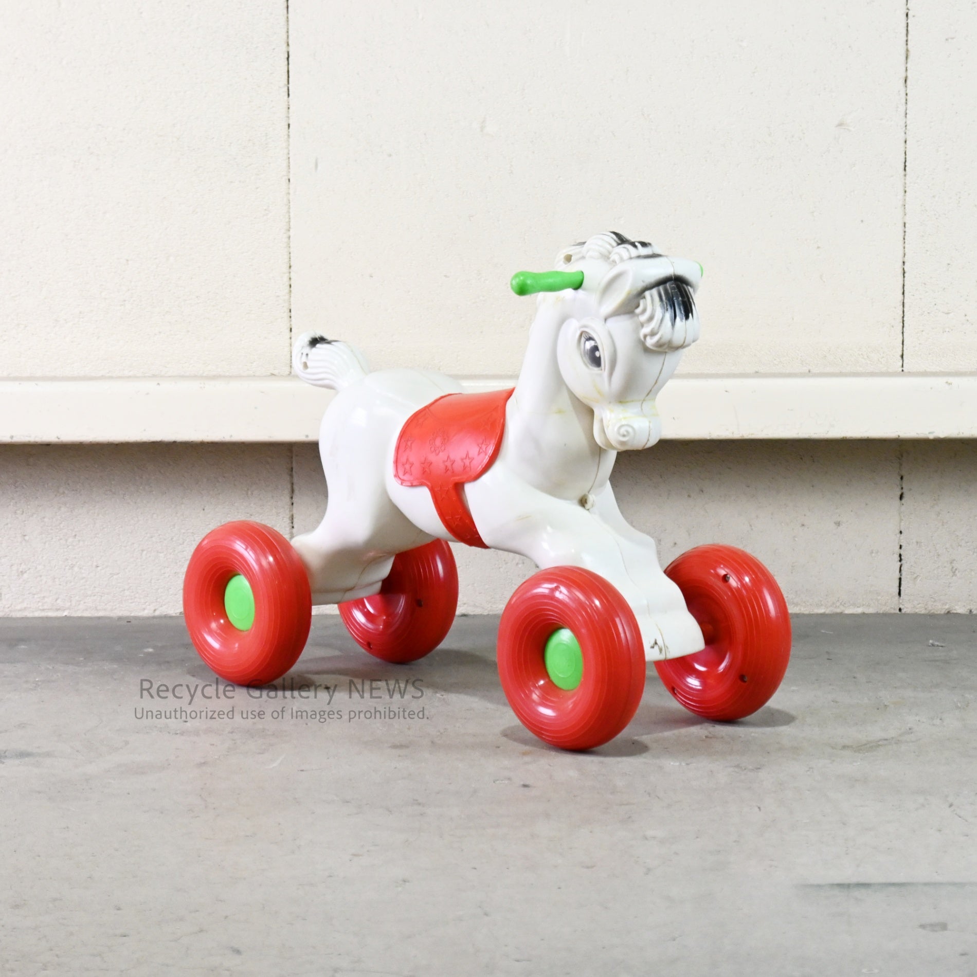 Rocking horse Pull-along Plastic resin Retro Vintage for display / 木馬 引きぐるま プラスチック樹脂製 レトロ ヴィンテージ 観賞用