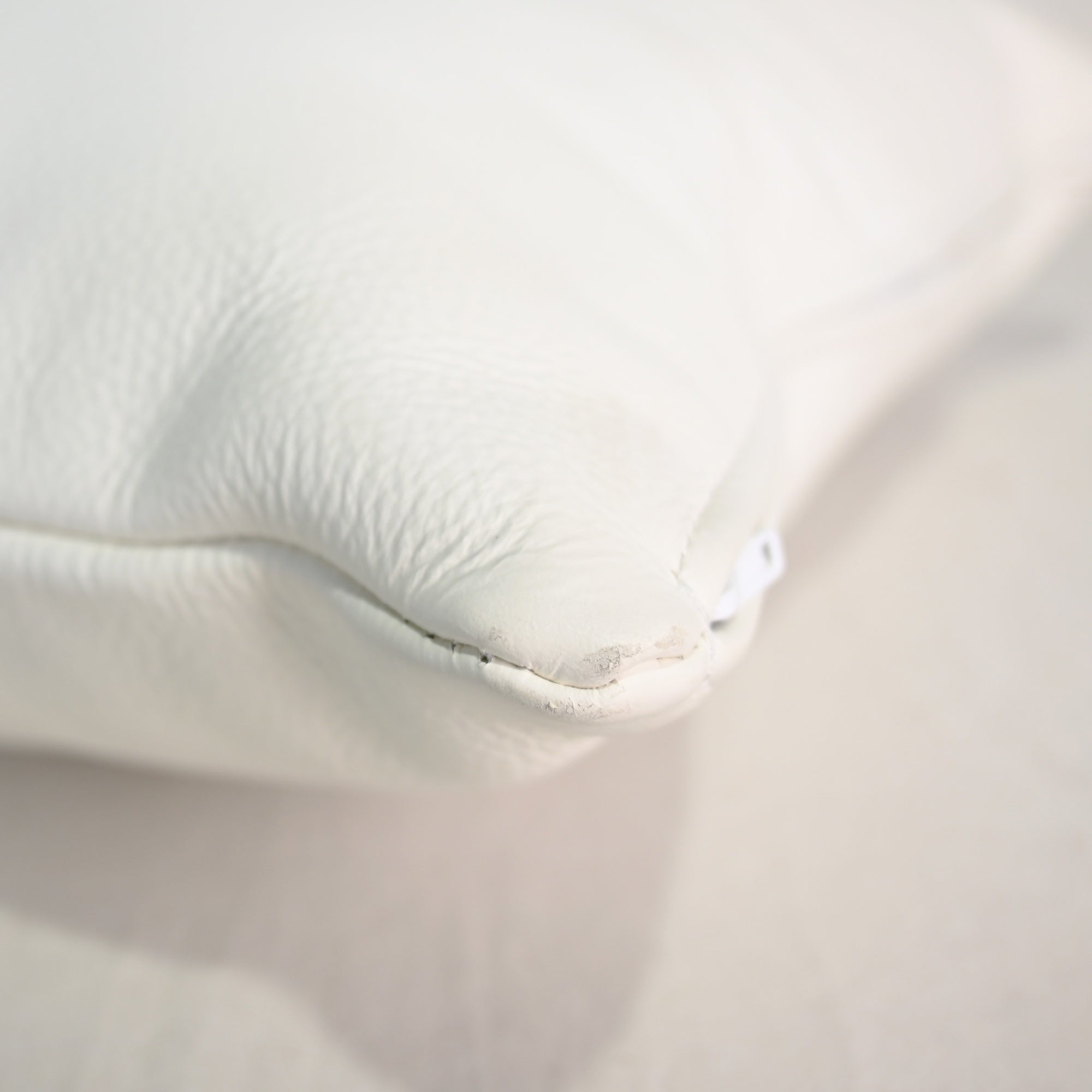 Cassina.ixc White leather cushion Cowhide Genuine Leather Italy Japan / カッシーナ・イクスシー ホワイトレザー クッション イタリアンブランド 日本
