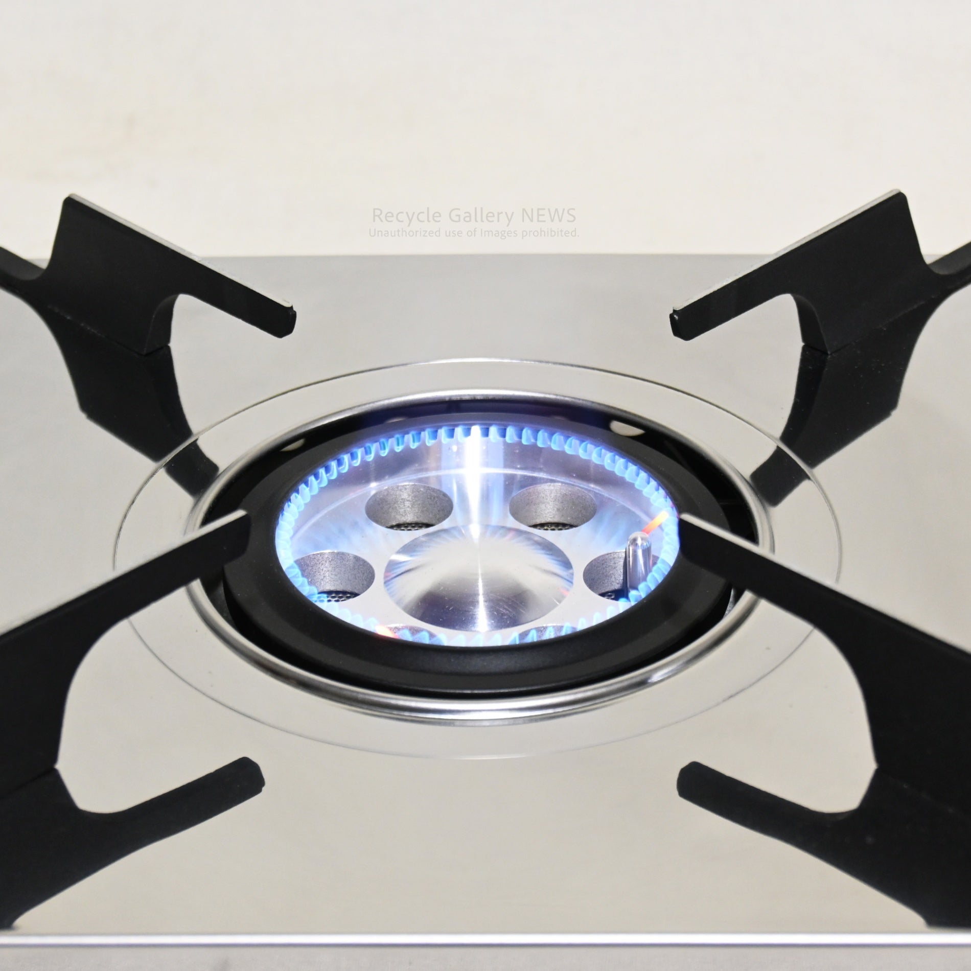 Iwatani AMORFO PREMIUM cassette stove CB-AMO-80 Japan / イワタニ アモルフォプレミアム CB-AMO-80 カセットコンロ 日本