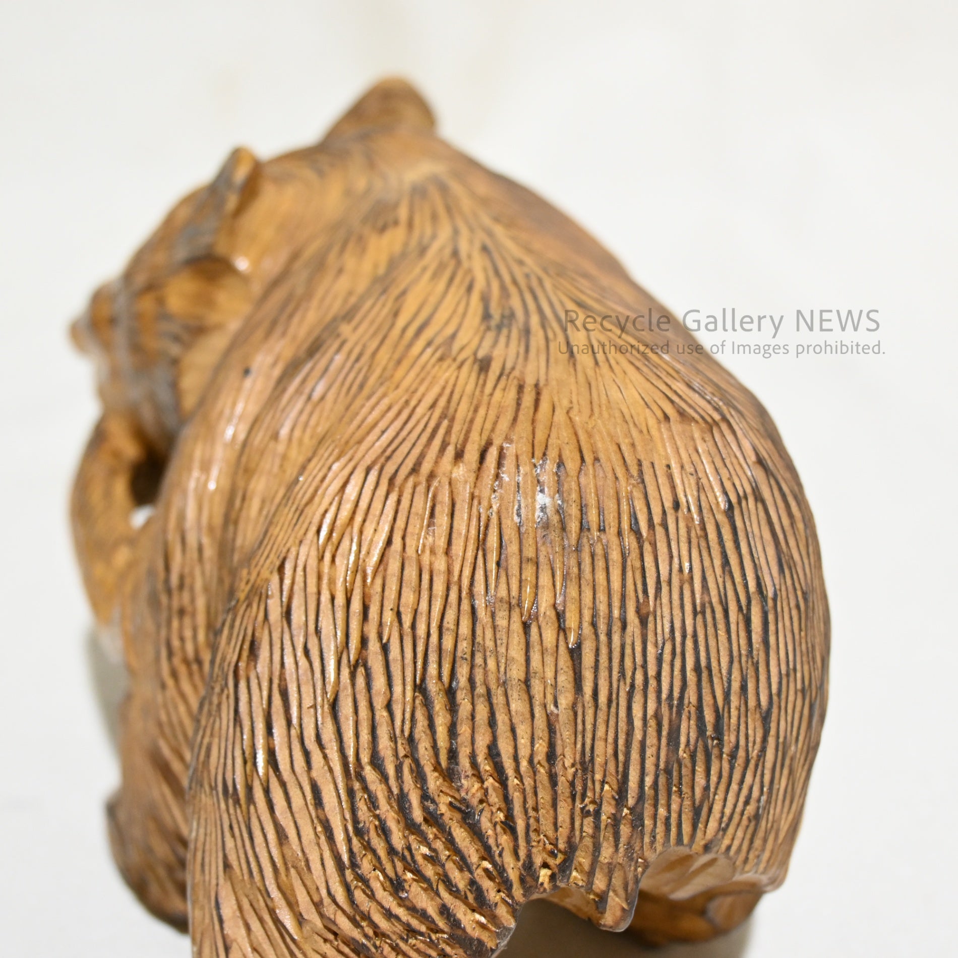 Wooden bear carving Light brown Natural finish Hokkaido souvenir Showa retro Japan / 木彫り 熊 表面焼き ライトブラウン ナチュラル 北海道 お土産 昭和レトロ 日本