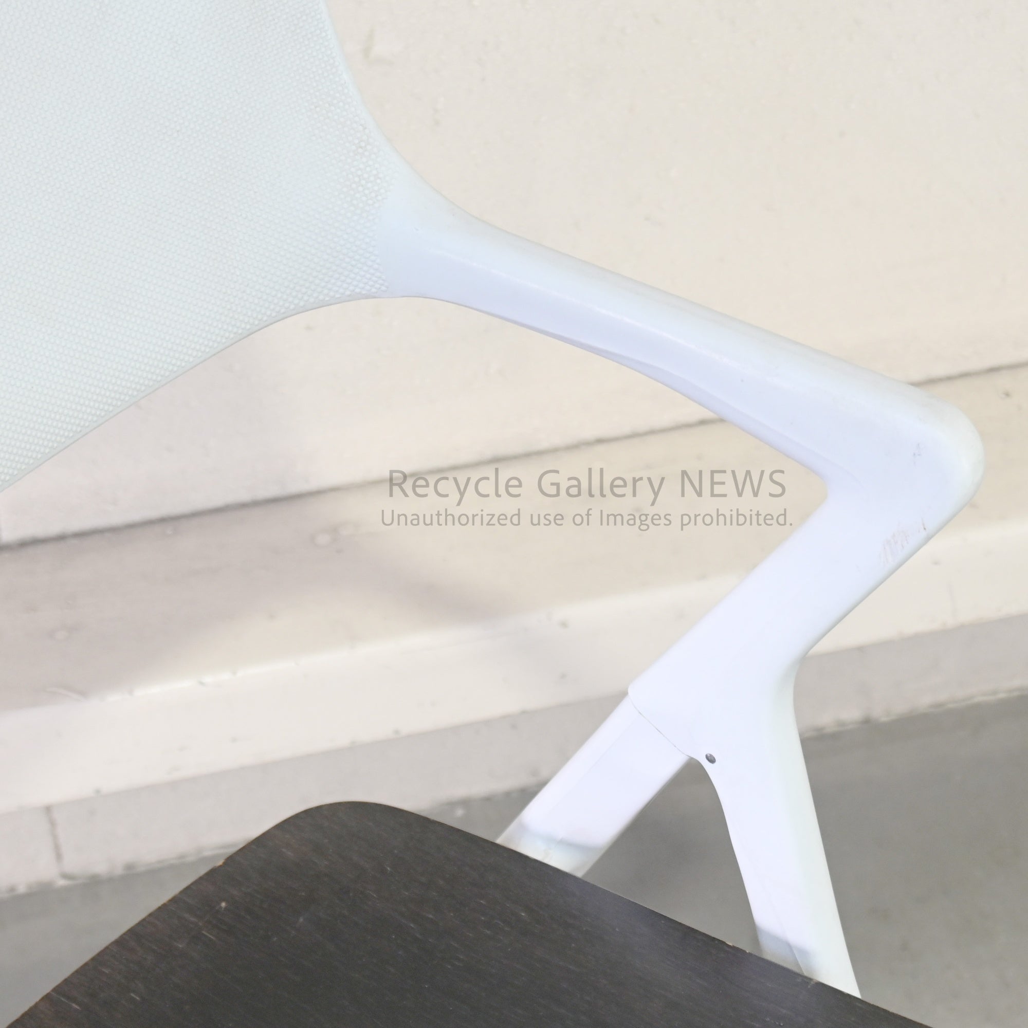 Discontinued Plywood Seat  kartell Dolly chair by Antonio Citterio Italy Milan /  カルテル  ドリー チェア イタリアミラノ アントニオ・チッテリオ プライウッド座面 廃盤品