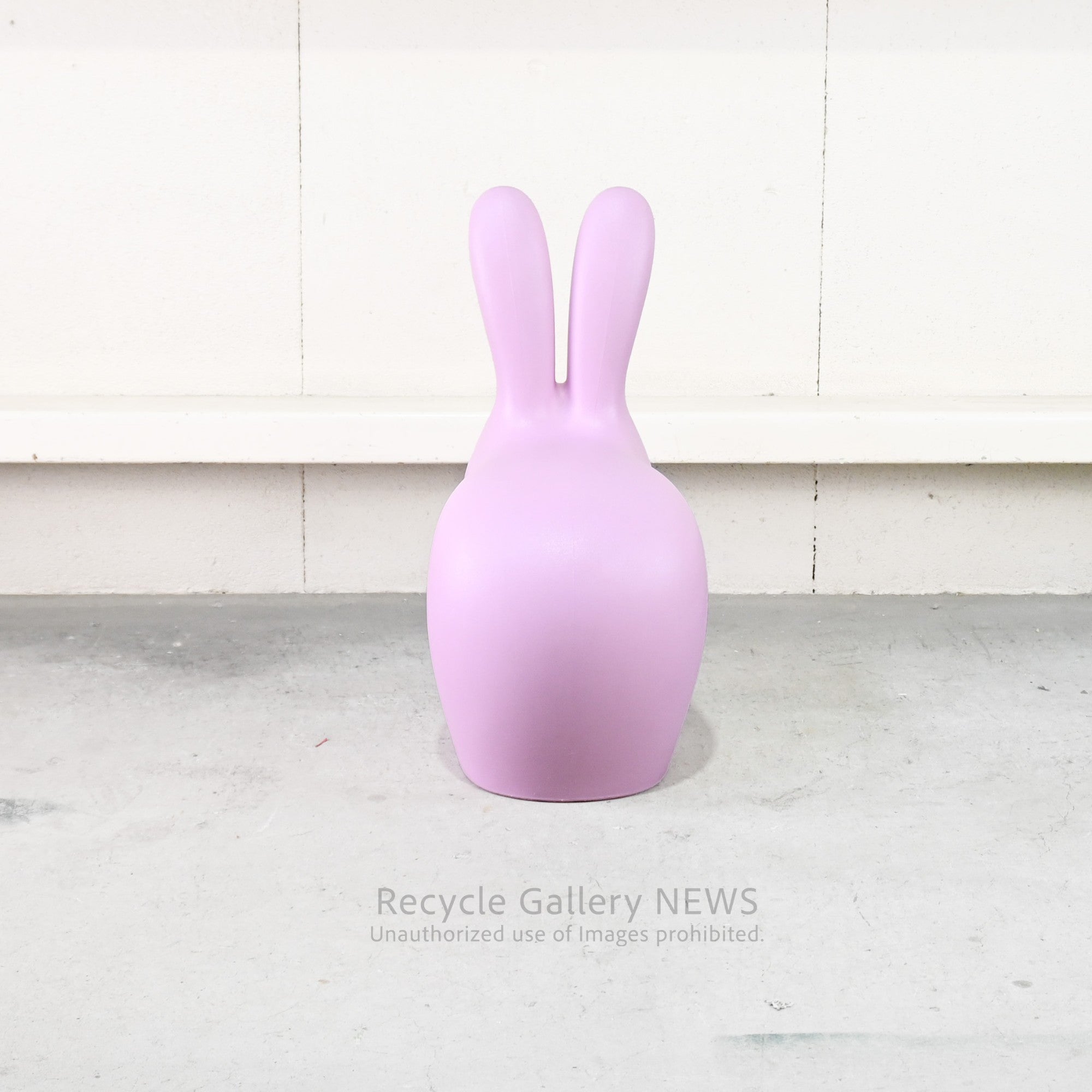 Qeeboo  Rabbit Chair Baby Pink Italian  Polyethylene Playful Storybook Design Indoor & Outdoor Use / クイーブー ラビットチェア  イタリア 物語 遊び心 ピンク ポリエチレン 内外兼用