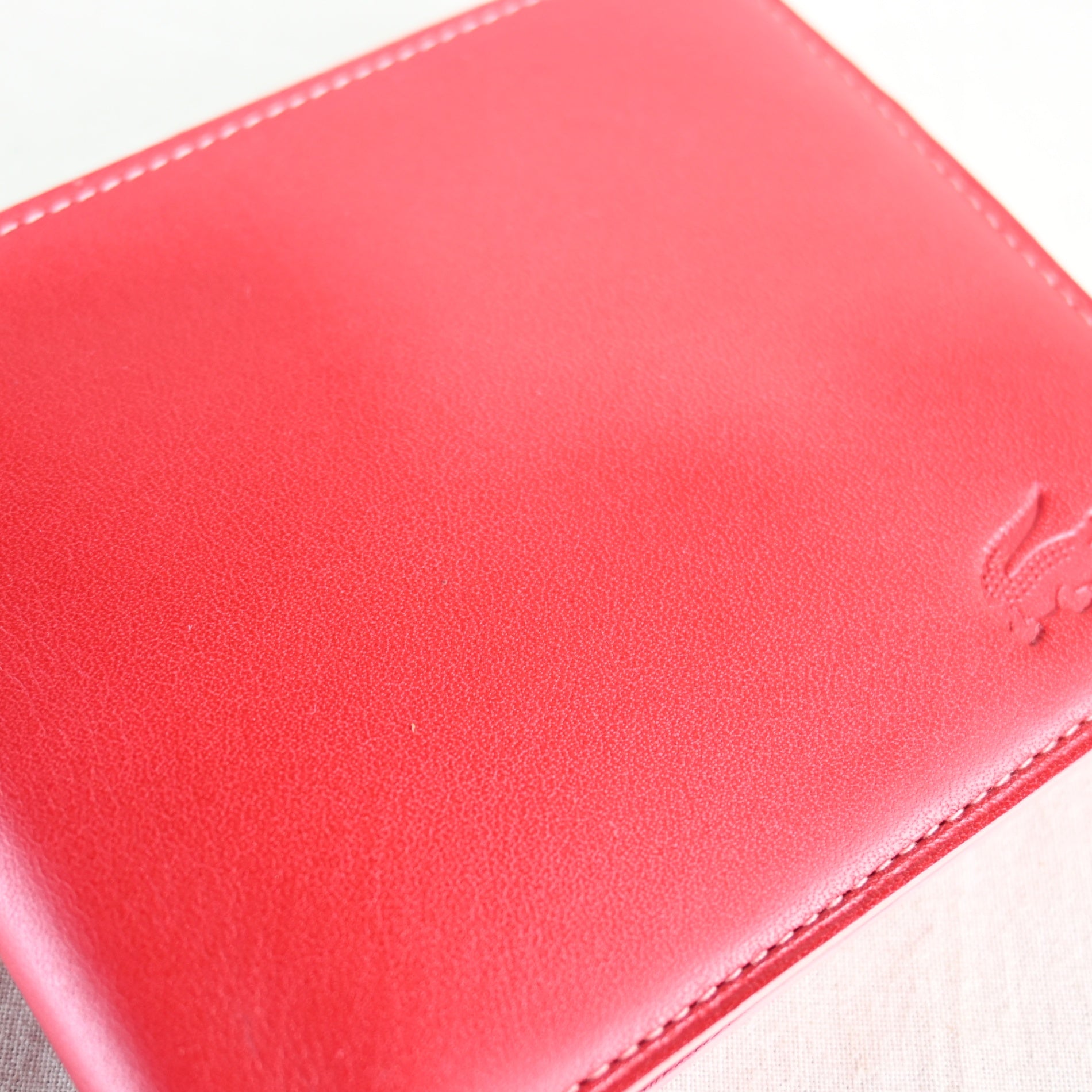 LACOSTE Red color calf leather Bifold wallet Unused / ラコステ カラーカーフレザー 二つ折り財布 赤 未使用