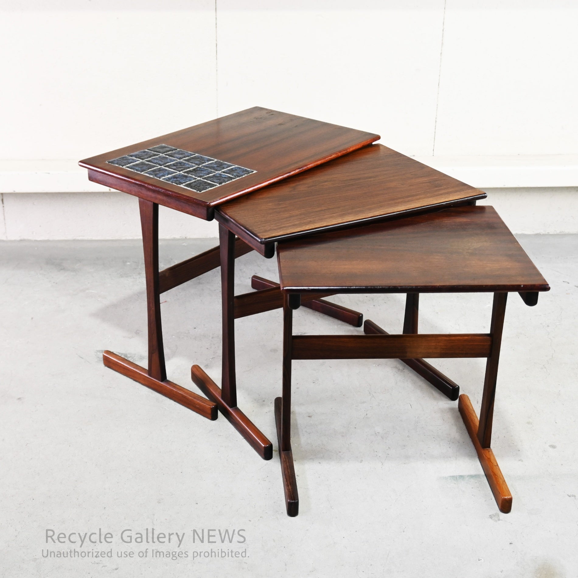 Danish Rosewood Tile Top Nesting Tables Scandinavian Modern  Mid-Century Modern / ローズウッド タイルトップ ネストテーブル デンマーク 北欧モダン  ミッドセンチュリー