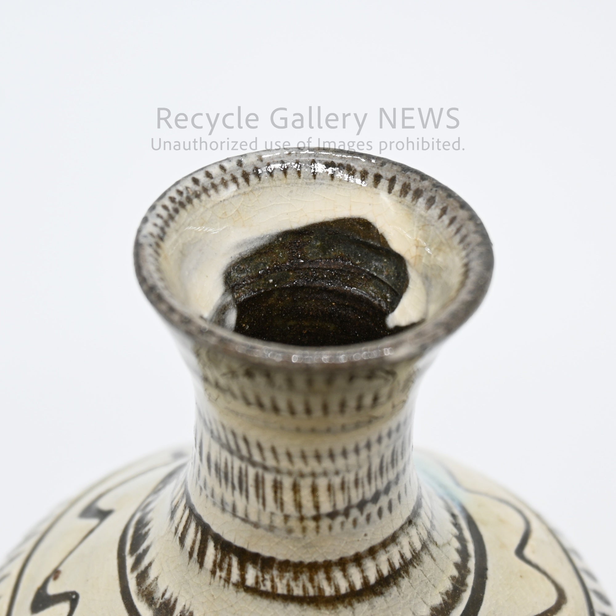 Onta Ware Tobikanna Bud Vase Ivory Brown Modern Japanese Folk Craft / 大分 小鹿田焼 飛び鉋 一輪挿 花瓶 アイボリー ブラウン 伝統工芸 和モダン