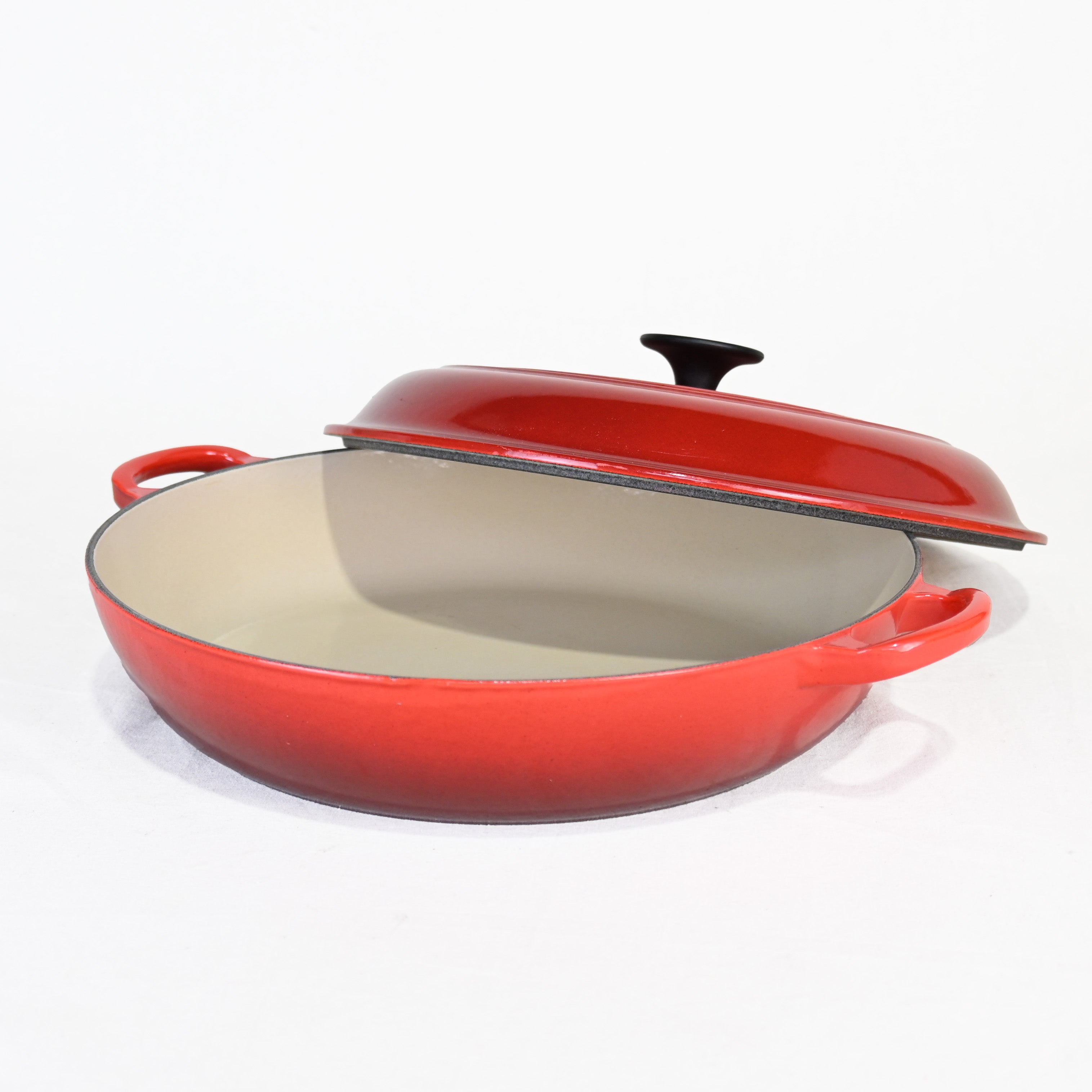 LE CREUSET Le Creuset Signature Buffet Casserole RED 30cm French Kitchen ware / ル・クルーゼ シグニチャー ビュッフェ・キャセロール 鍋 レッド フランス キッチンツール