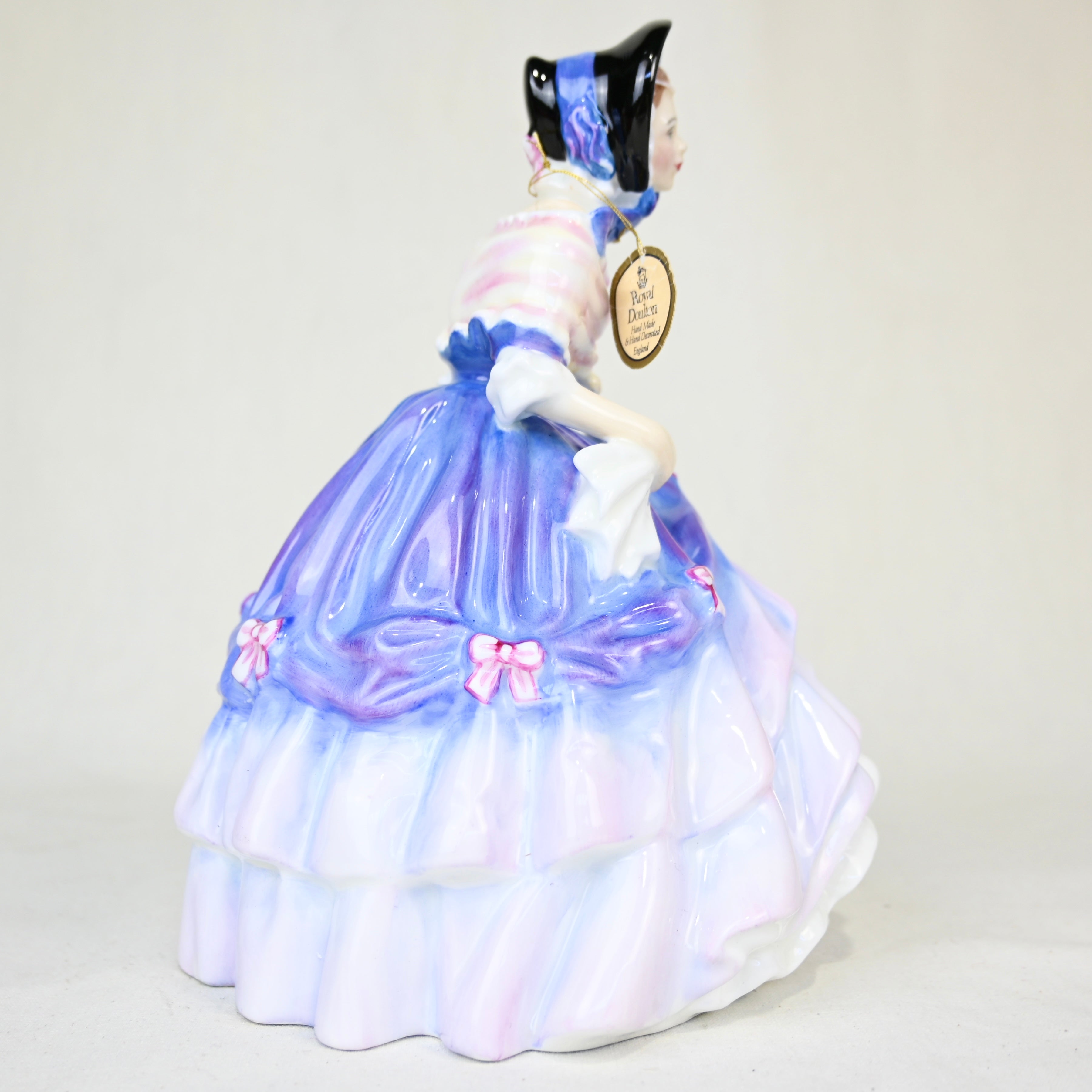 Royal Doulton Figurine Alice England ceramic / ロイヤルドルトン フィギュリン アリス イギリス 陶磁器