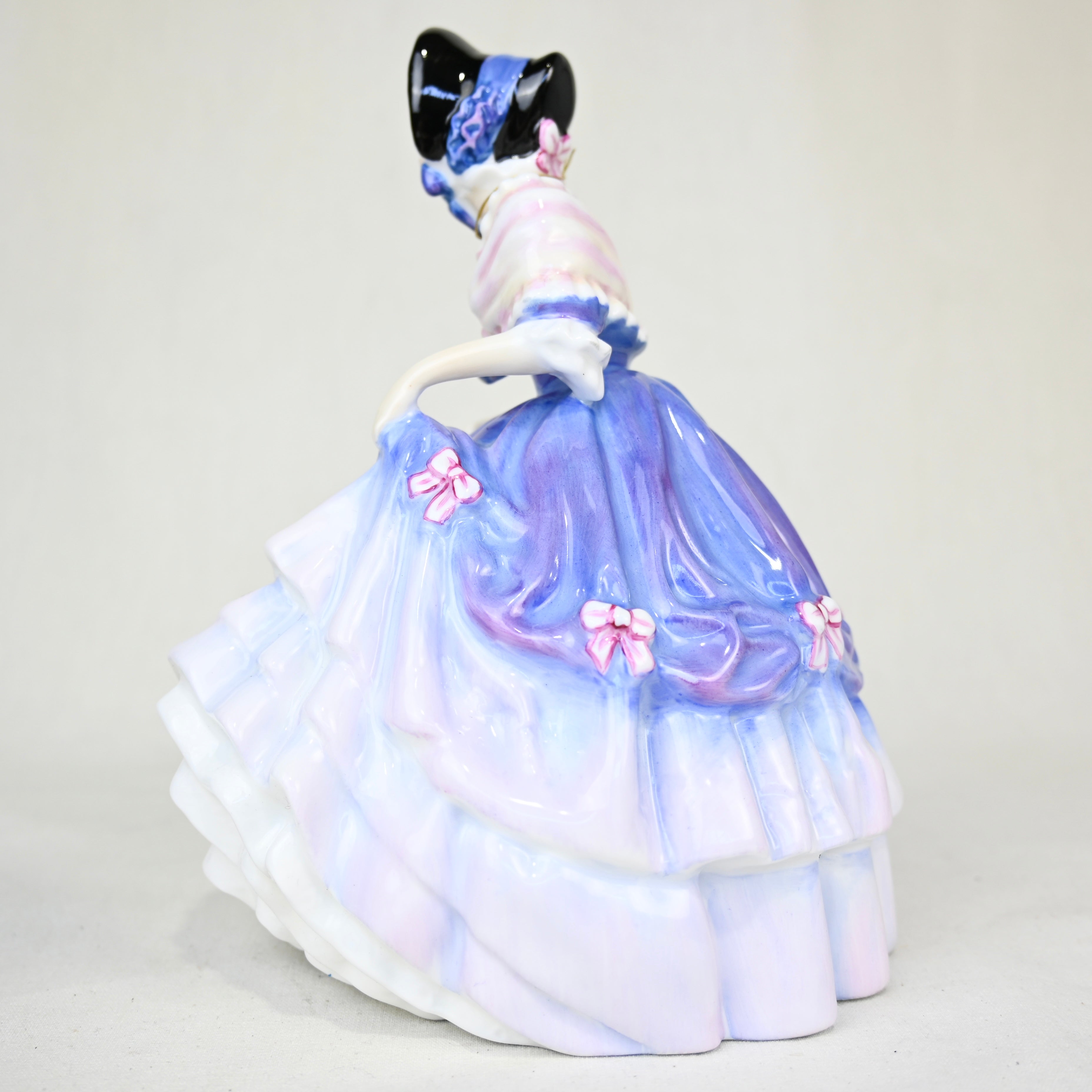 Royal Doulton Figurine Alice England ceramic / ロイヤルドルトン フィギュリン アリス イギリス 陶磁器